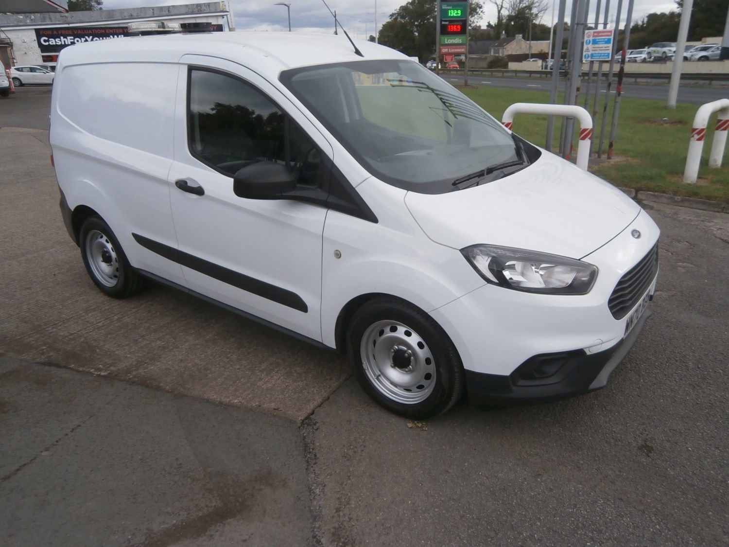 Ford Transit Courier Listing Image