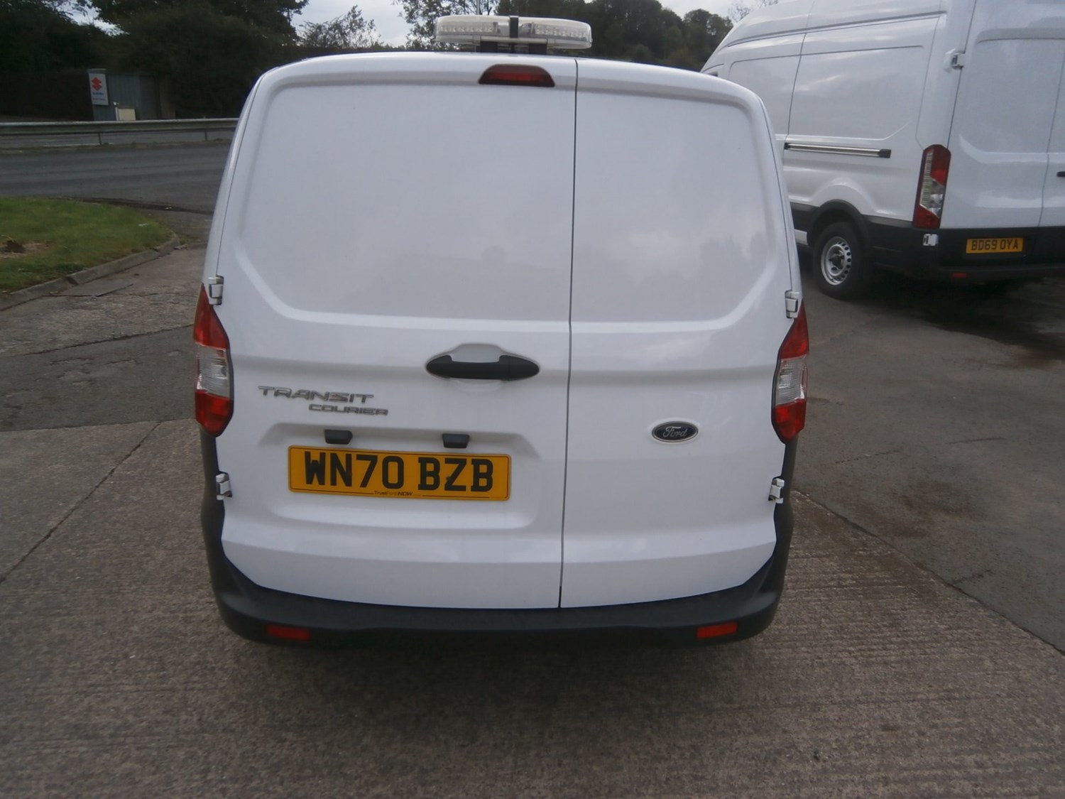 Ford Transit Courier Listing Image