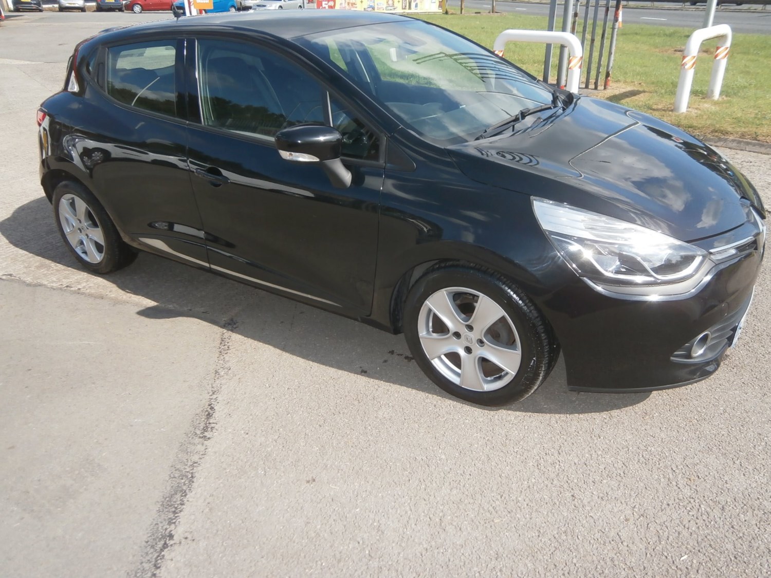 Renault Clio Listing Image