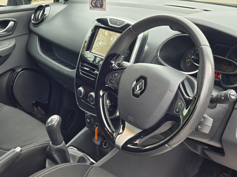 Renault Clio Listing Image