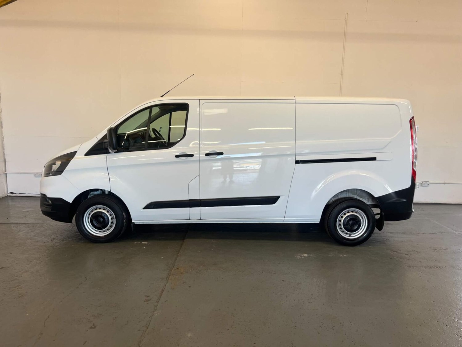 Ford Transit Custom Listing Image