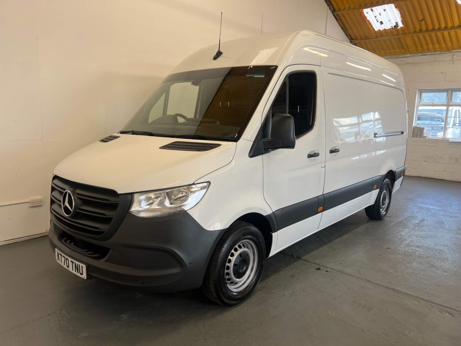 Mercedes-Benz Sprinter Listing Image