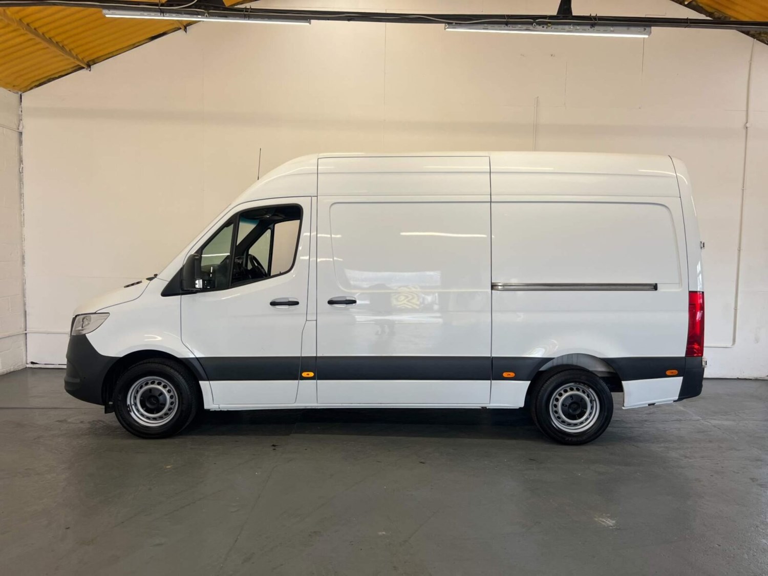 Mercedes-Benz Sprinter Listing Image