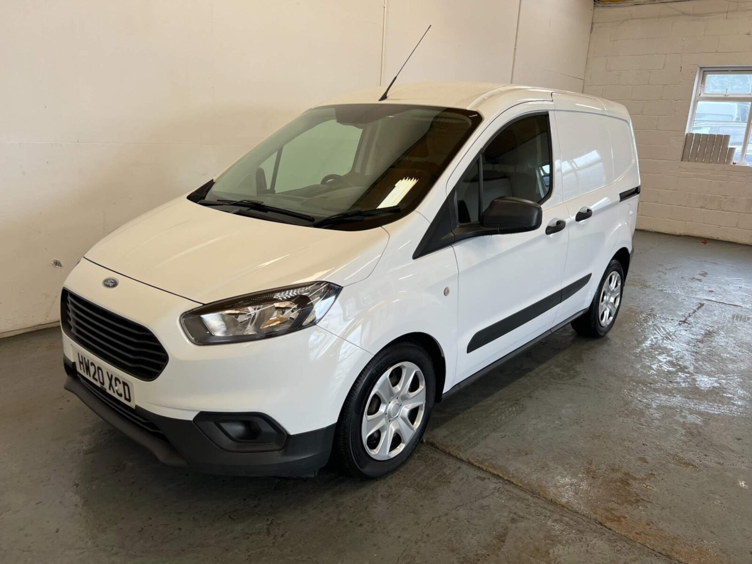 Ford Transit Courier Listing Image