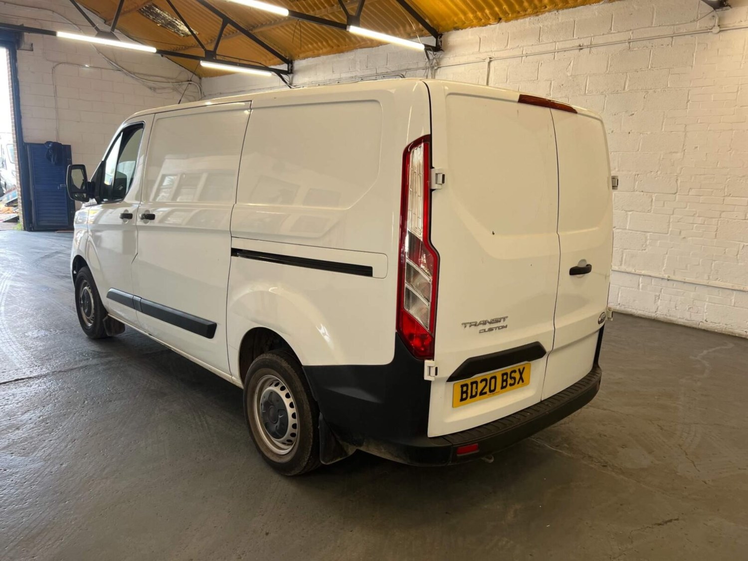 Ford Transit Custom Listing Image