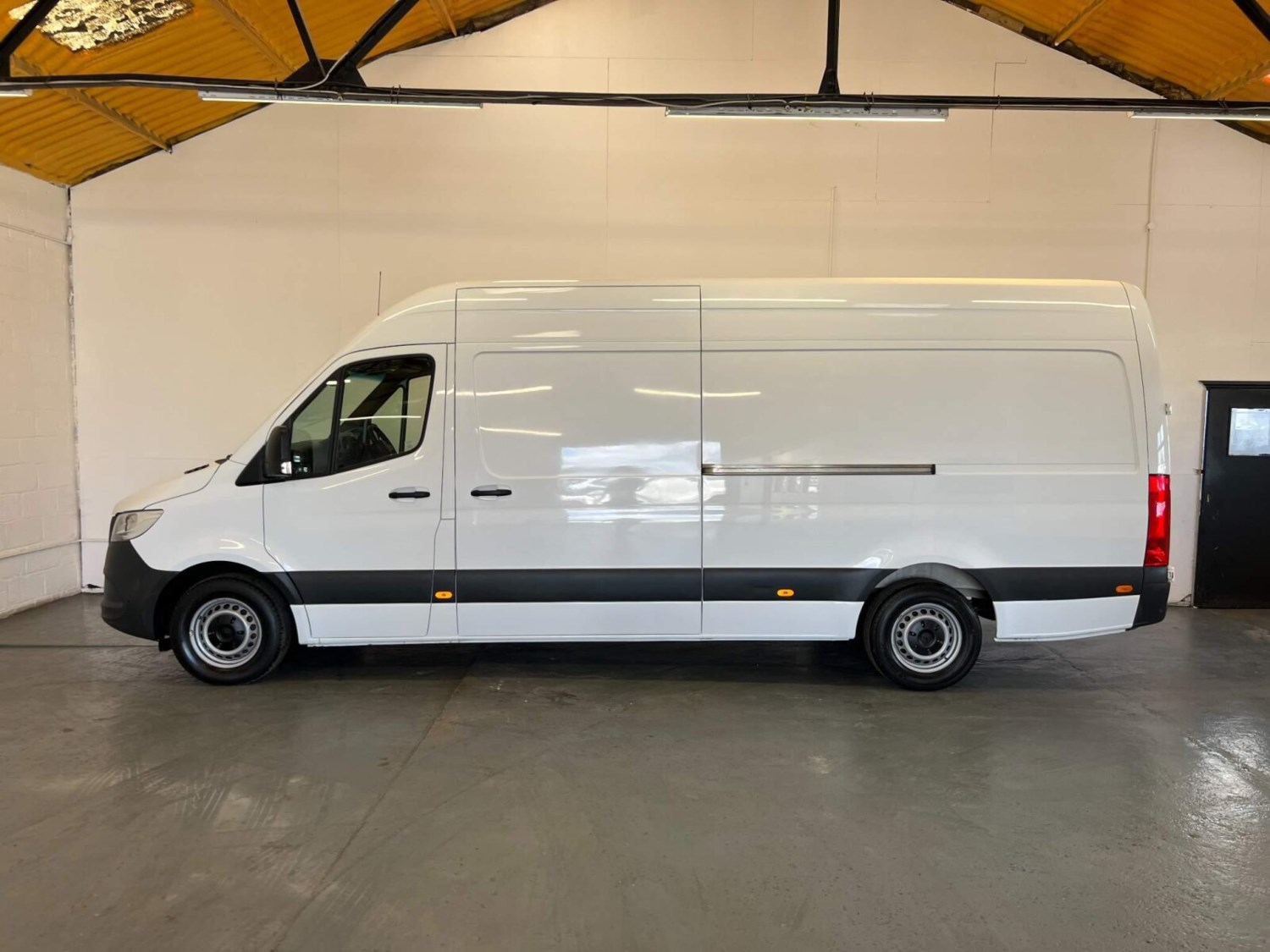 Mercedes-Benz Sprinter Listing Image