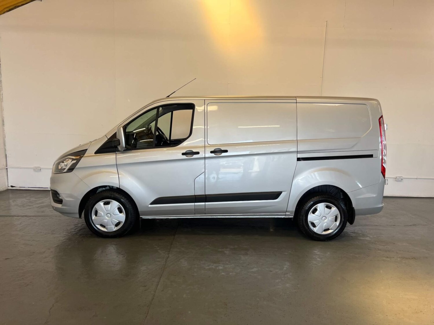 Ford Transit Custom Listing Image