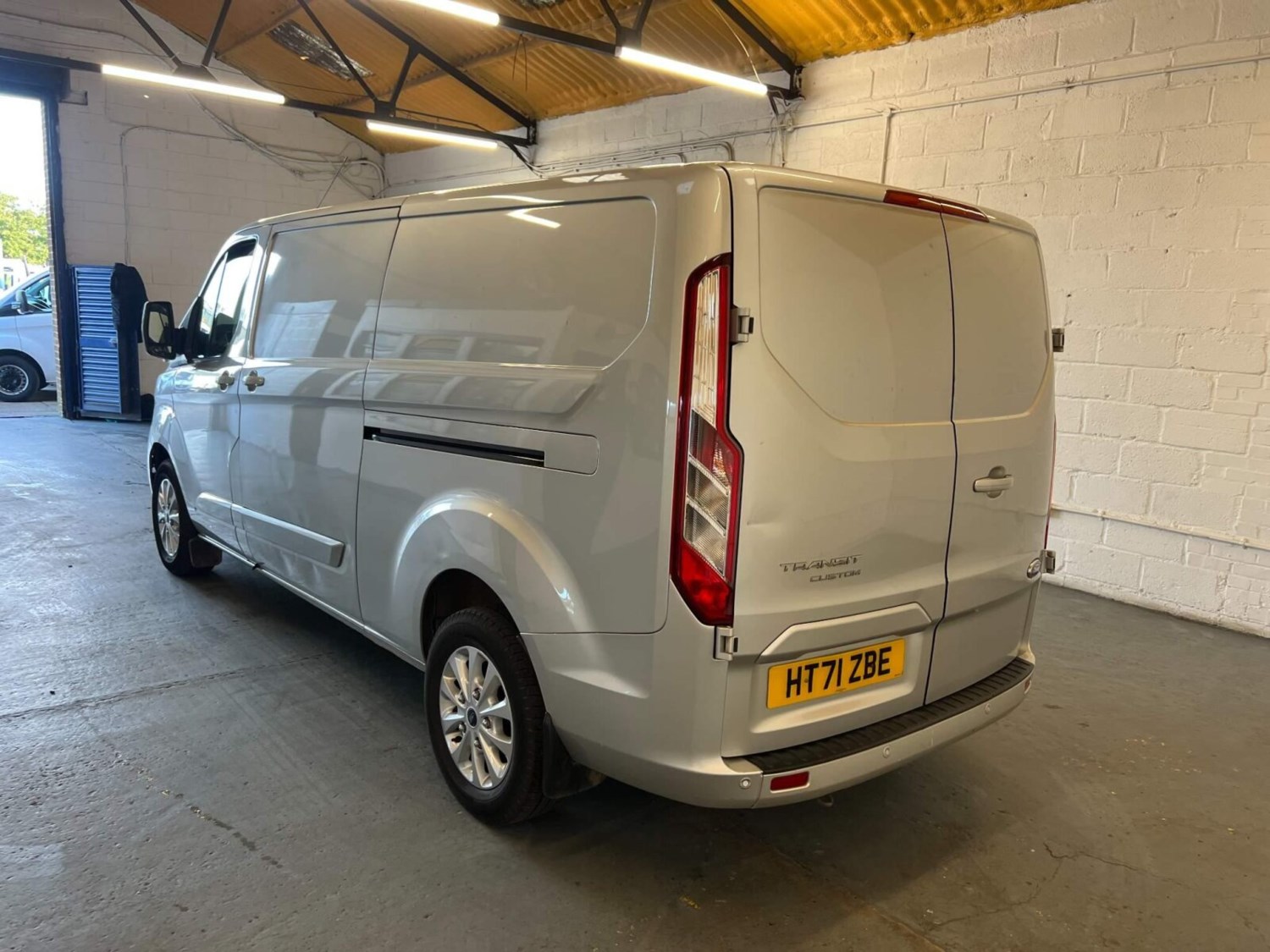 Ford Transit Custom Listing Image