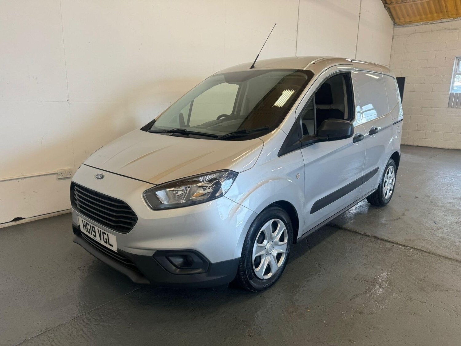 Ford Transit Courier Listing Image