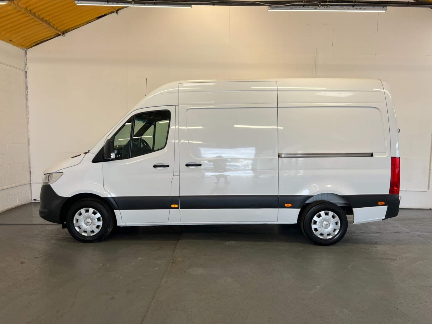 Mercedes-Benz Sprinter Listing Image