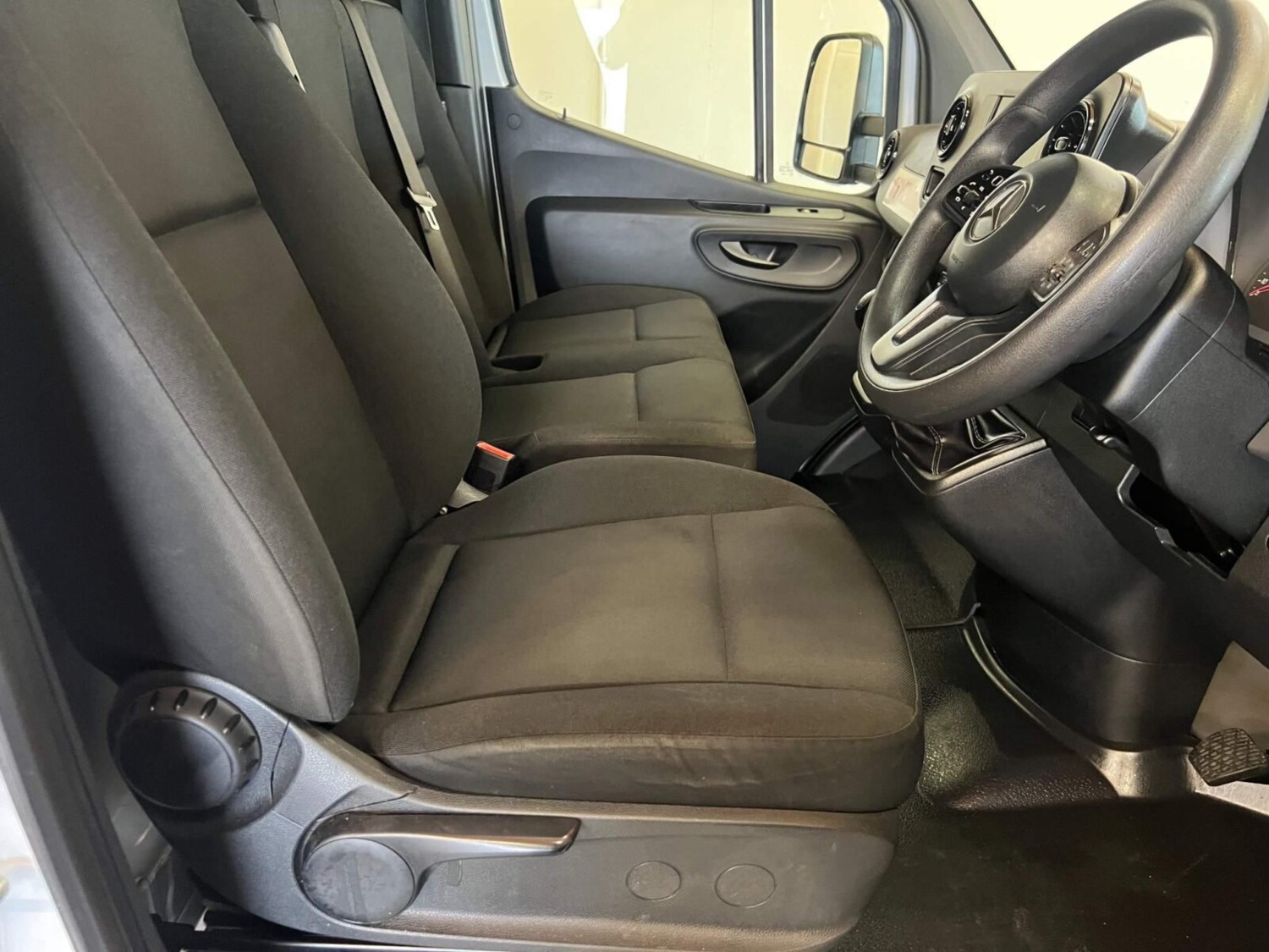 Mercedes-Benz Sprinter Listing Image