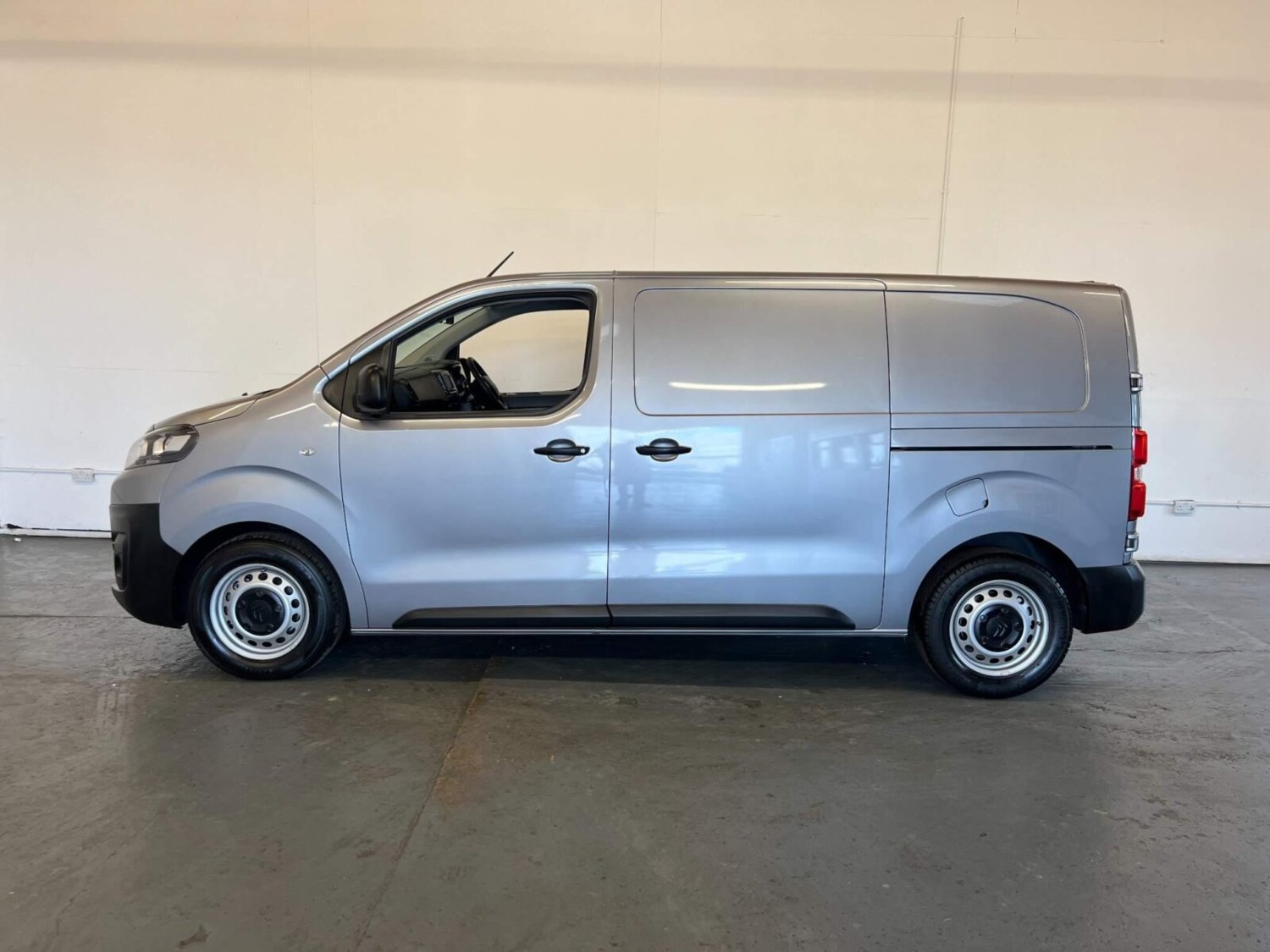 Citroen Dispatch Listing Image