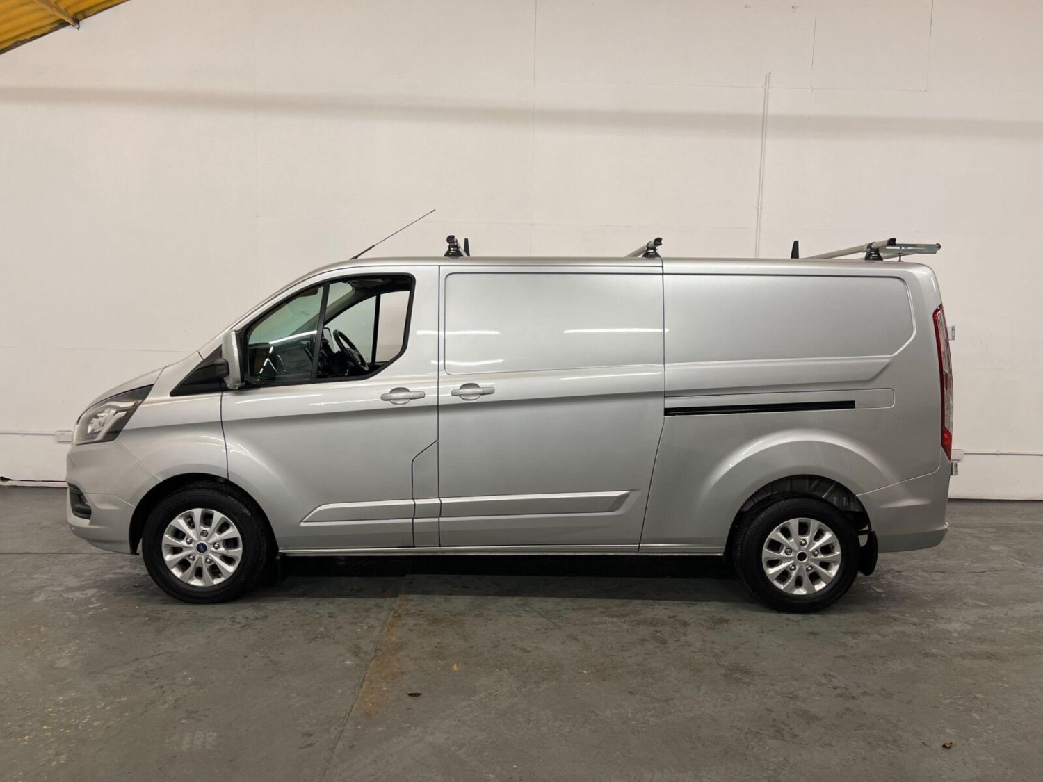 Ford Transit Custom Listing Image