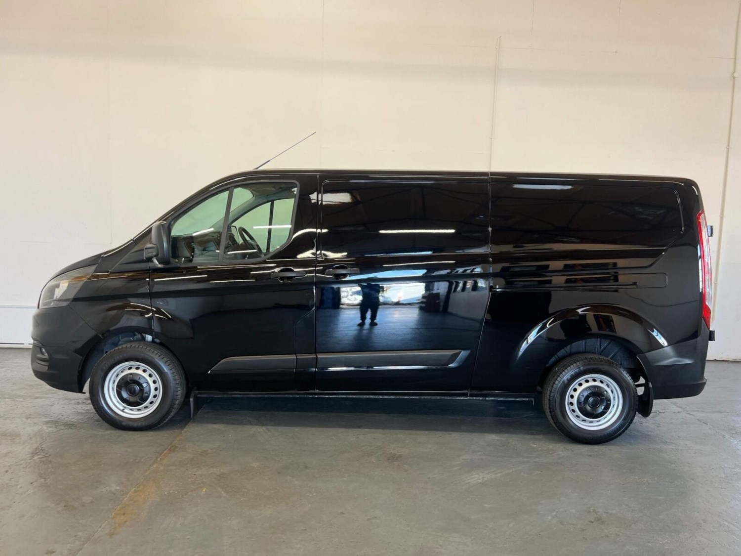 Ford Transit Custom Listing Image