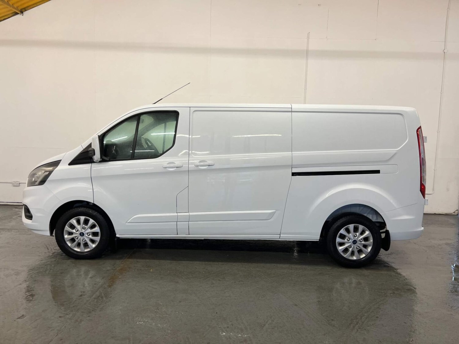 Ford Transit Custom Listing Image