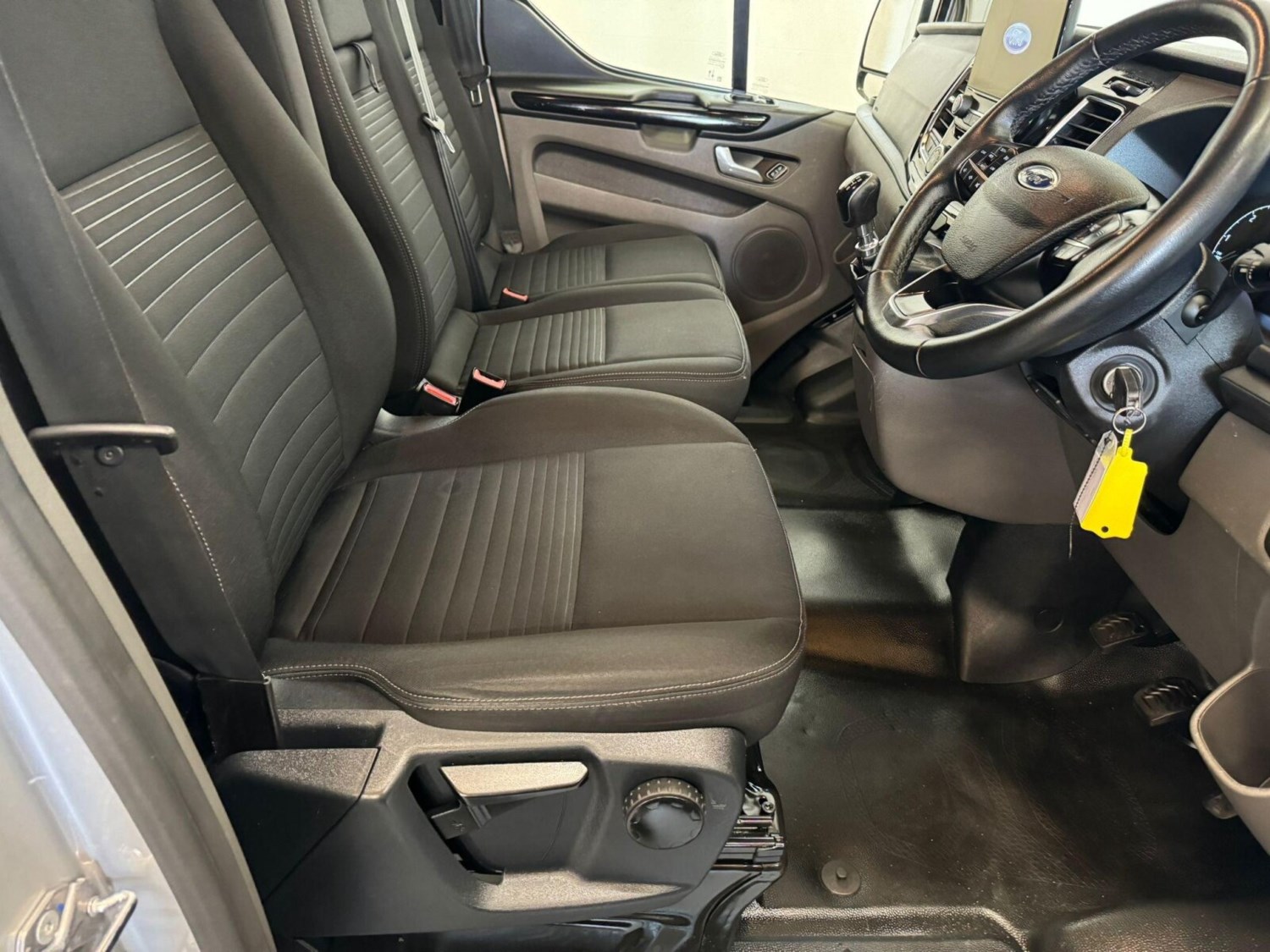 Ford Transit Custom Listing Image