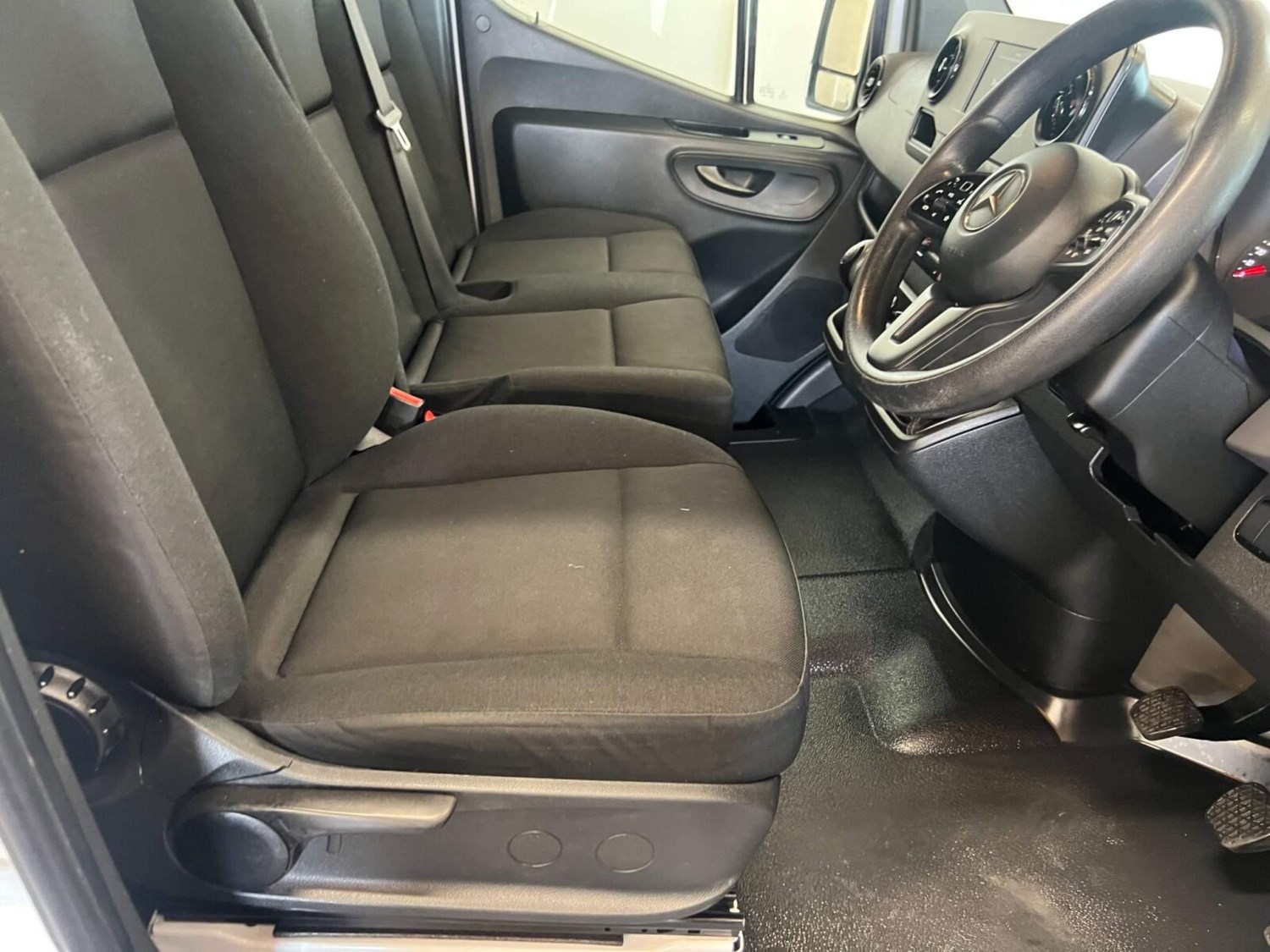 Mercedes-Benz Sprinter Listing Image