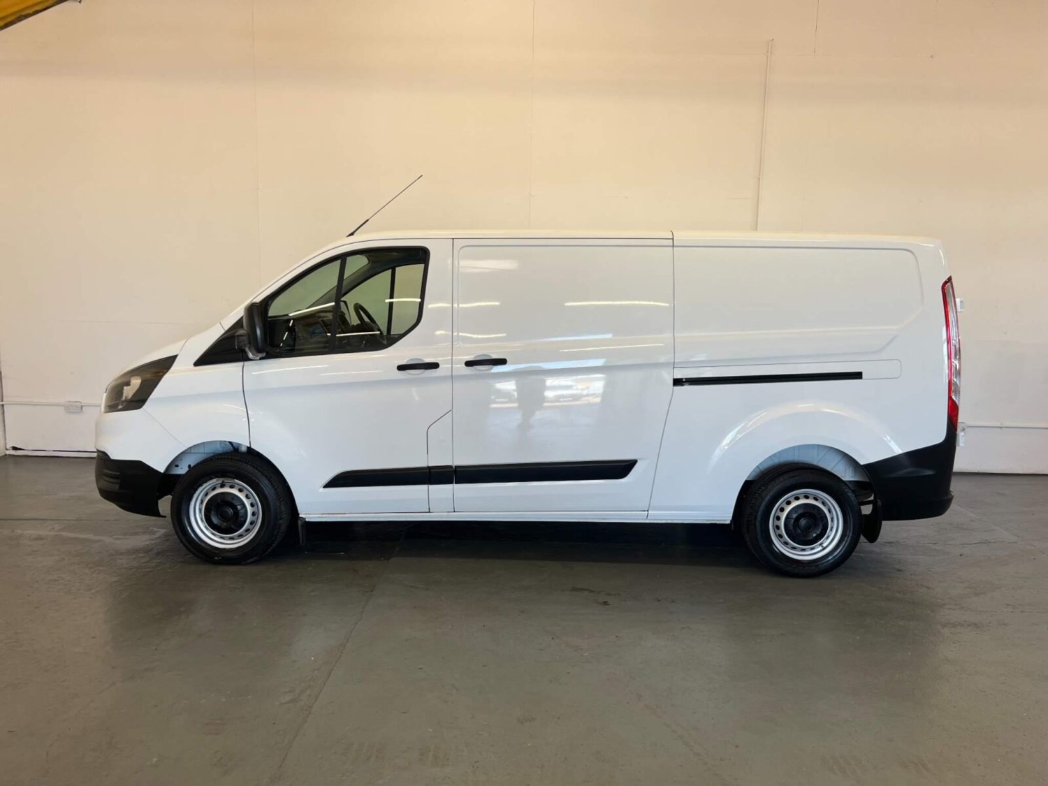 Ford Transit Custom Listing Image