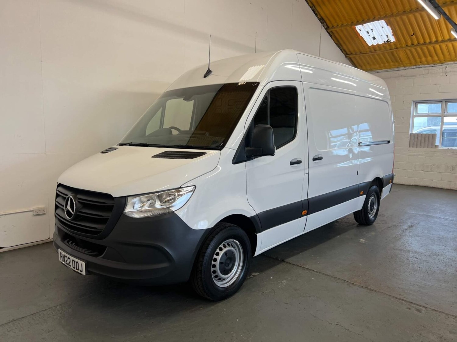 Mercedes-Benz Sprinter Listing Image