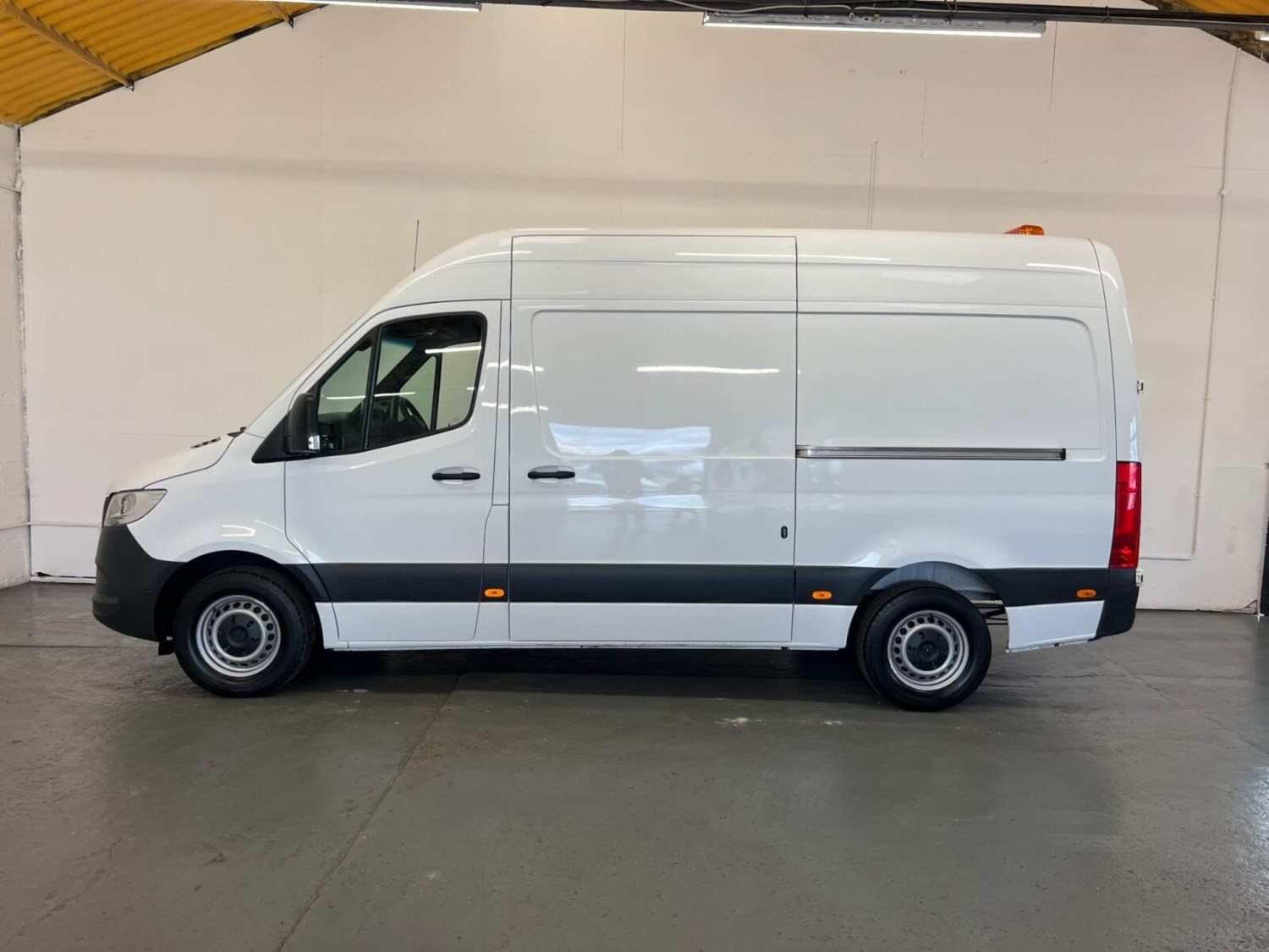 Mercedes-Benz Sprinter Listing Image