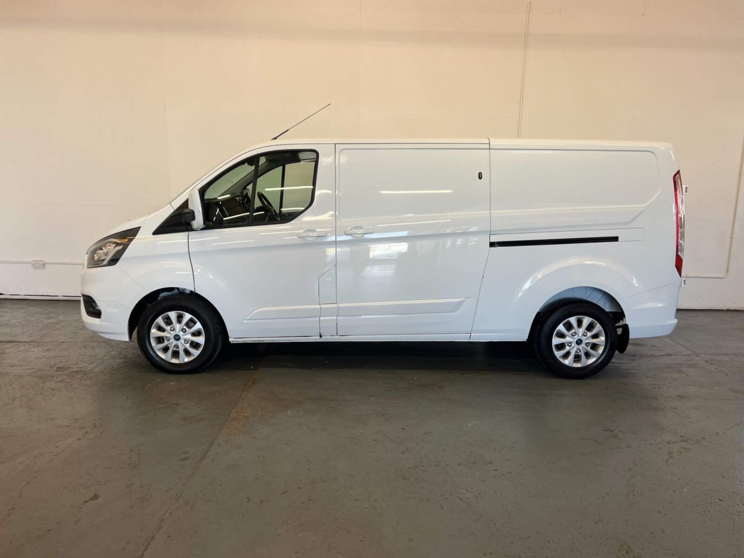 Ford Transit Custom Listing Image