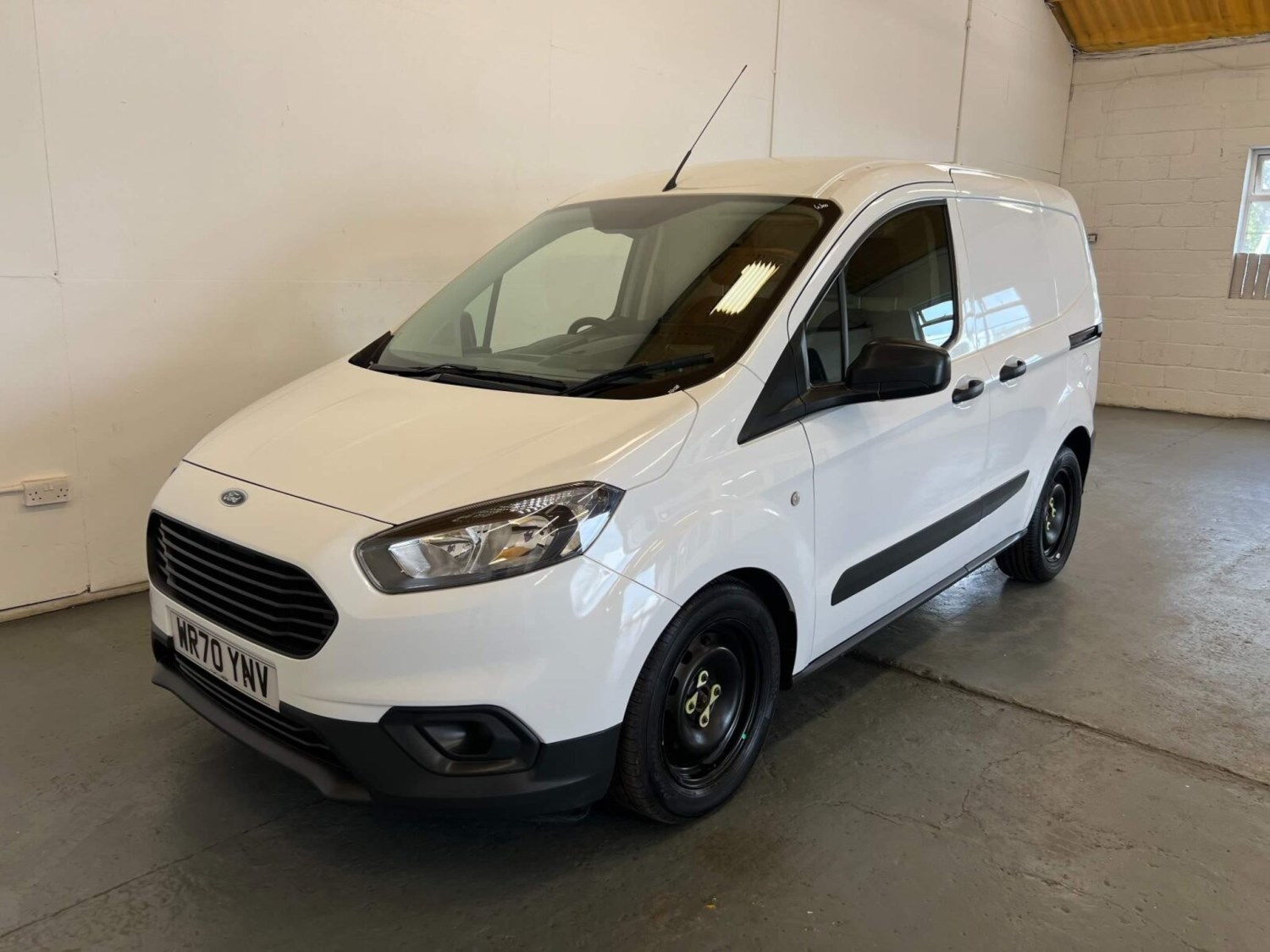 Ford Transit Courier Listing Image