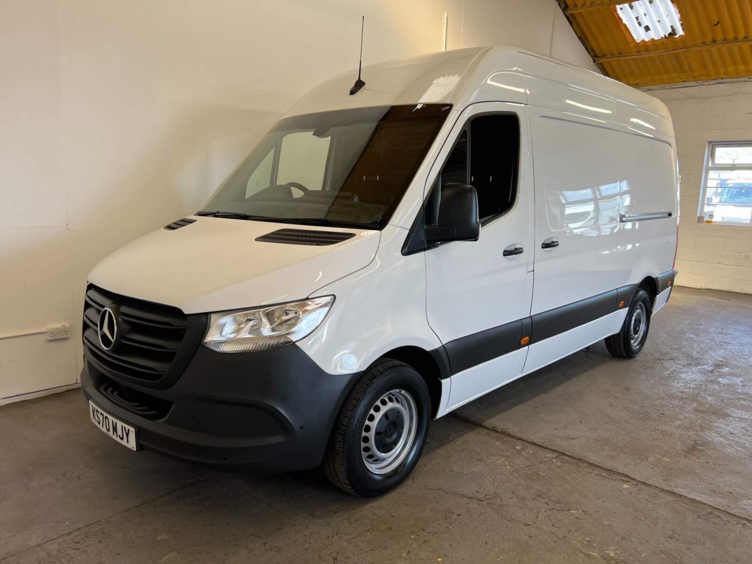 Mercedes-Benz Sprinter Listing Image