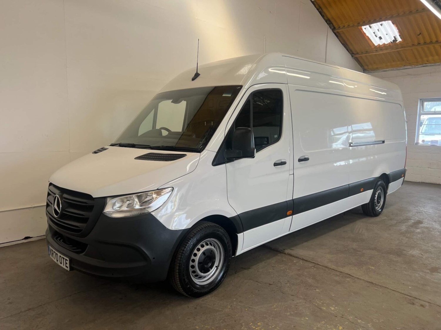 Mercedes-Benz Sprinter Listing Image