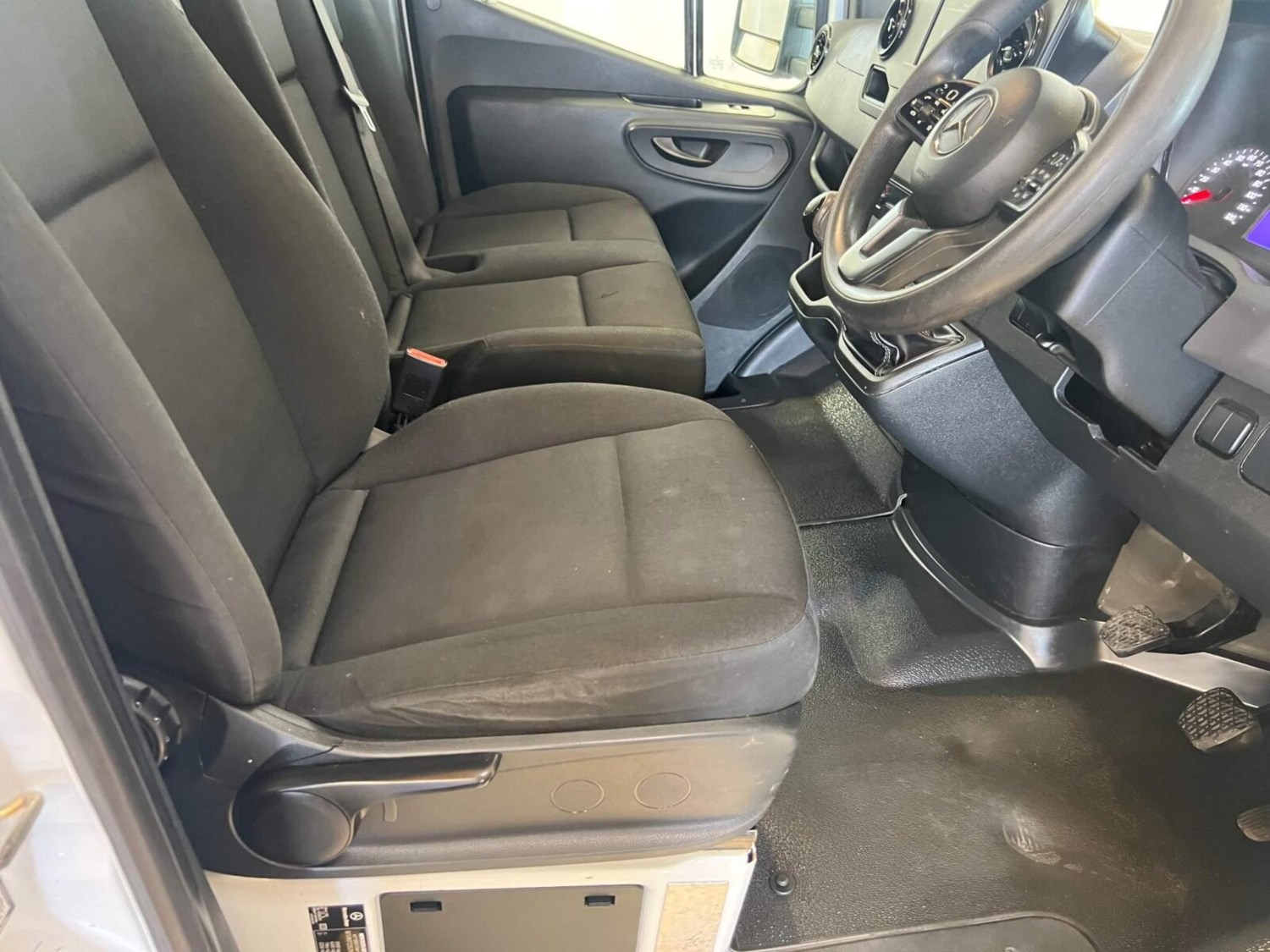 Mercedes-Benz Sprinter Listing Image