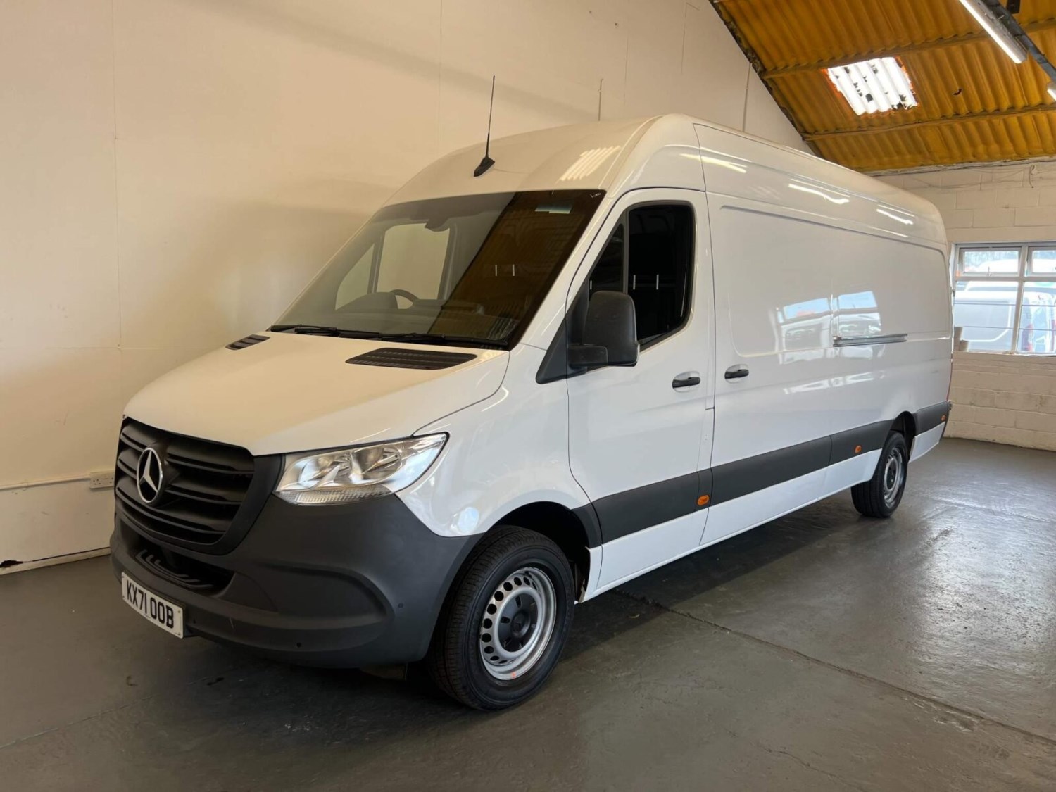 Mercedes-Benz Sprinter Listing Image