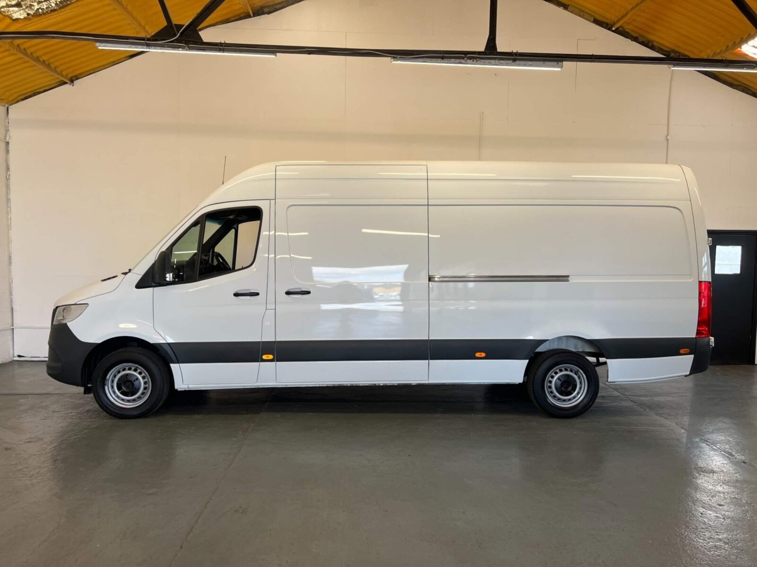 Mercedes-Benz Sprinter Listing Image