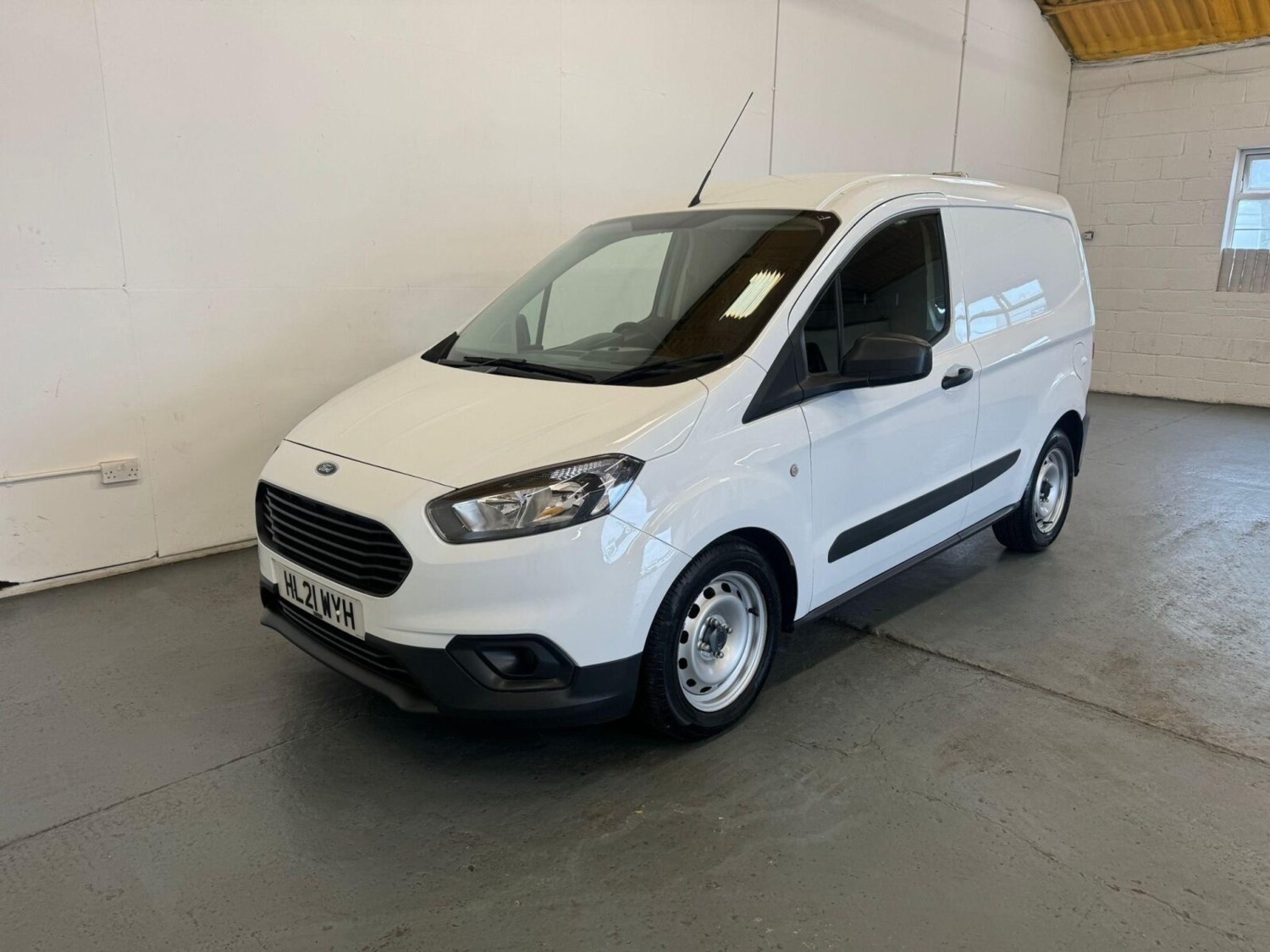 Ford Transit Courier Listing Image