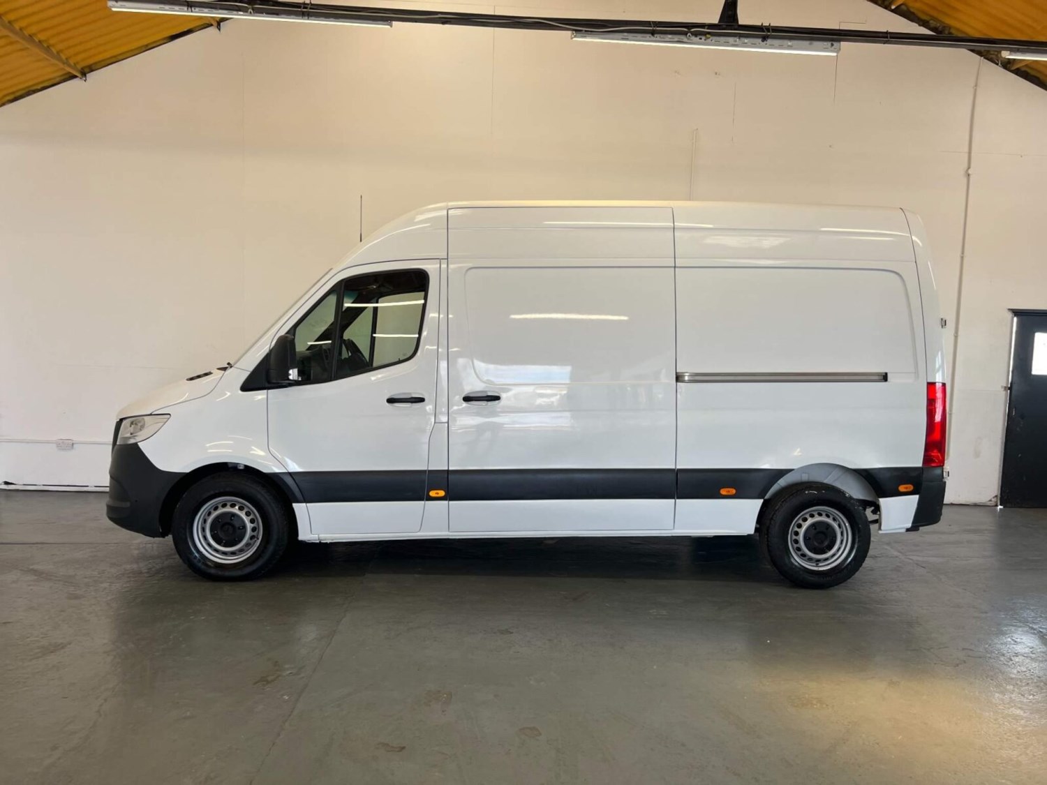 Mercedes-Benz Sprinter Listing Image