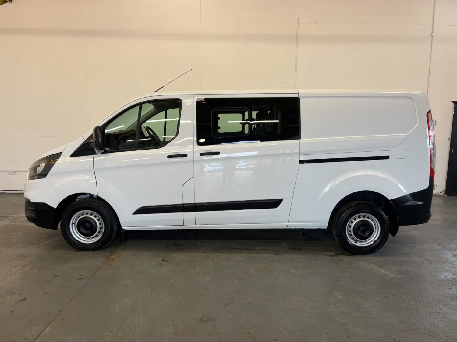 Ford Transit Custom Listing Image