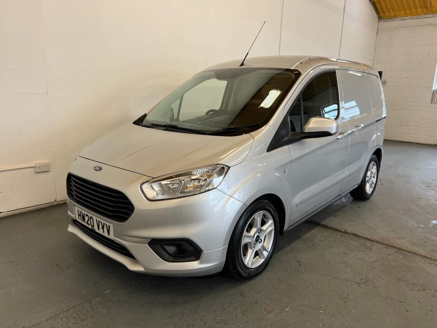 Ford Transit Courier Listing Image