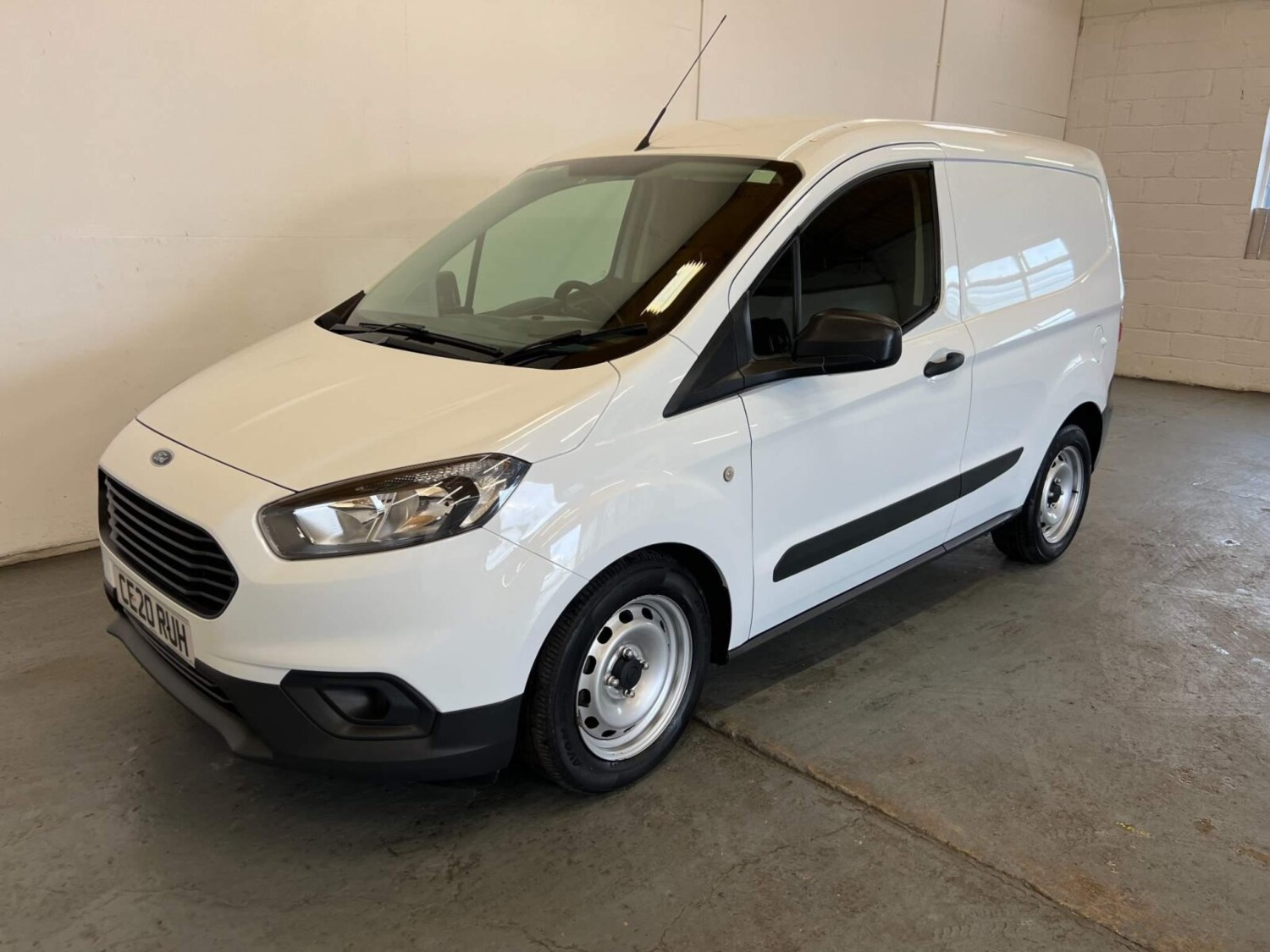 Ford Transit Courier Listing Image