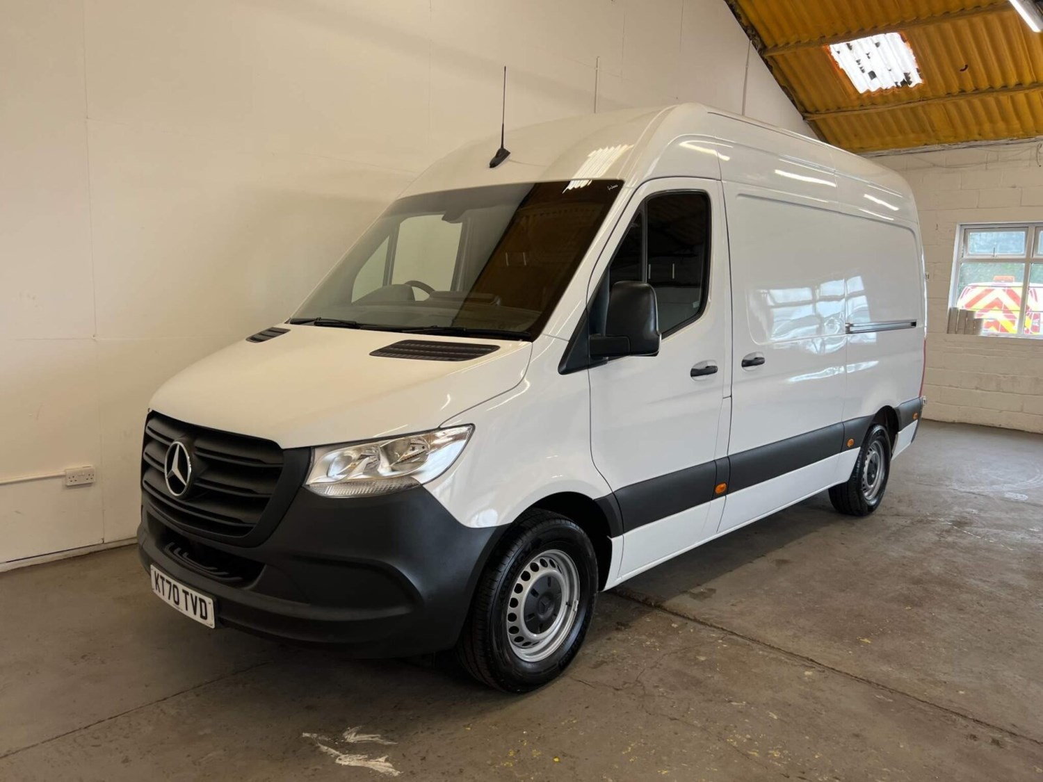 Mercedes-Benz Sprinter Listing Image