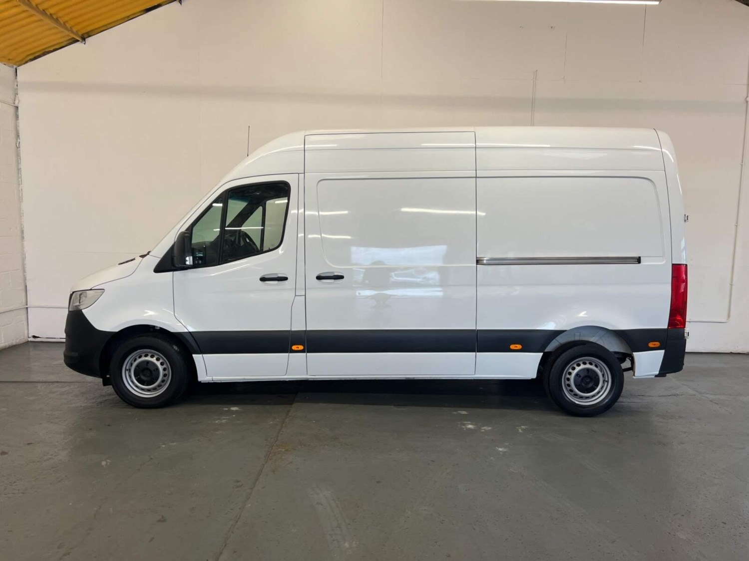 Mercedes-Benz Sprinter Listing Image