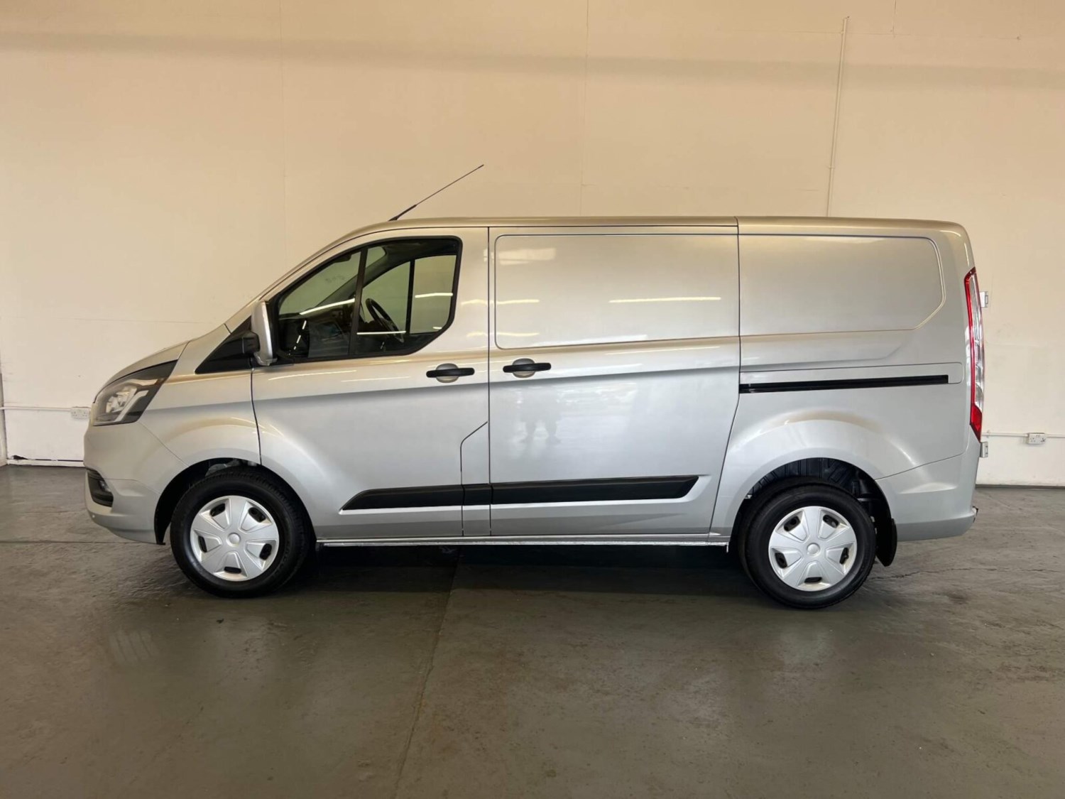 Ford Transit Custom Listing Image