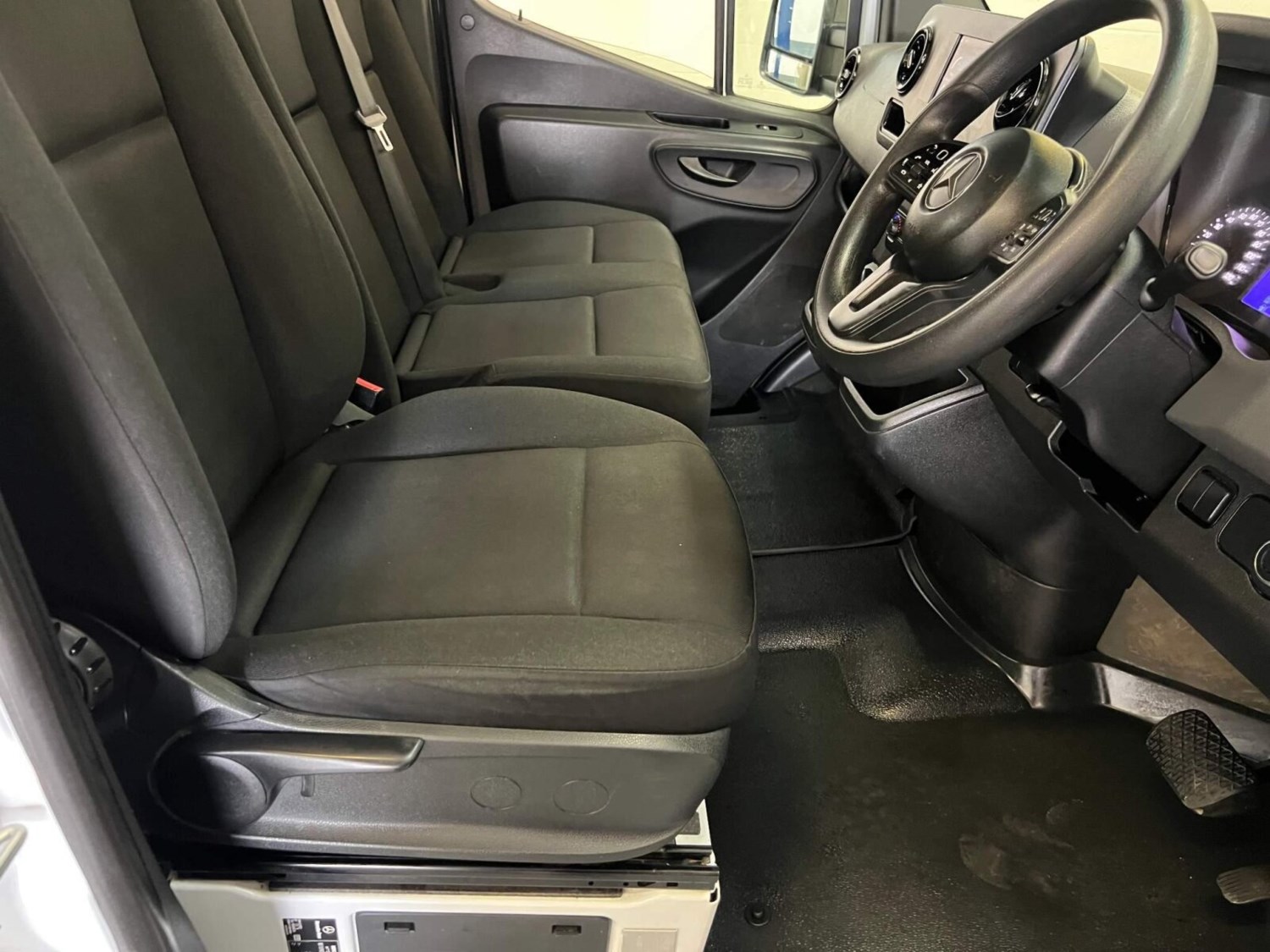 Mercedes-Benz Sprinter Listing Image