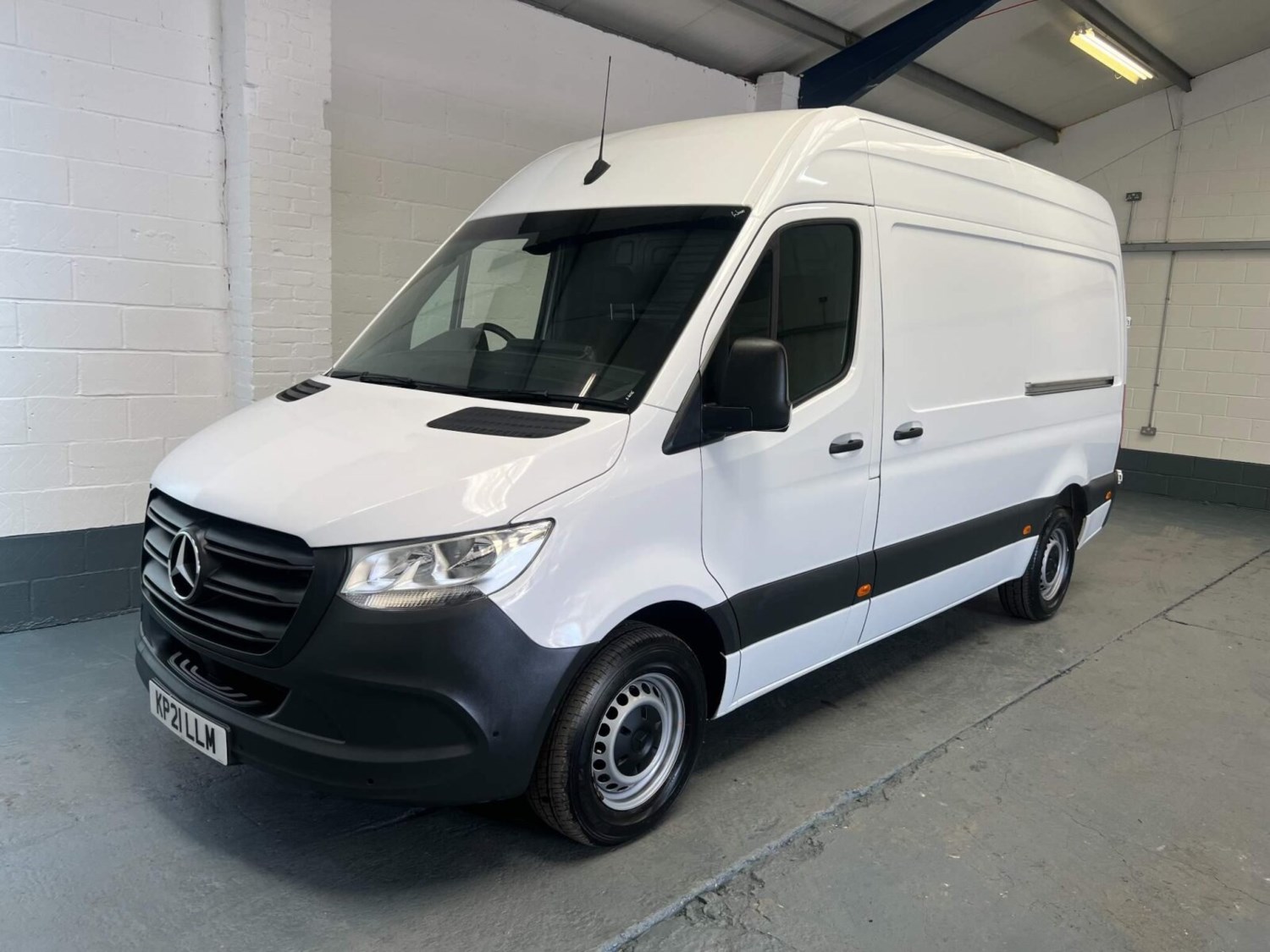 Mercedes-Benz Sprinter Listing Image