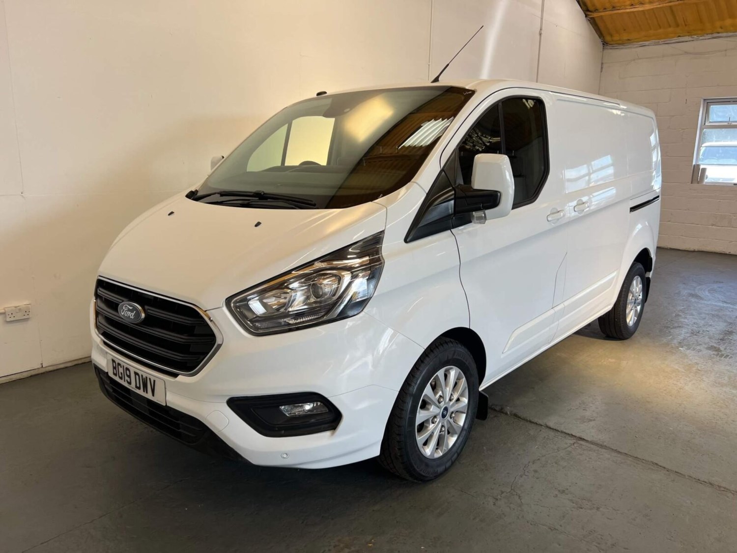 Ford Transit Custom Listing Image