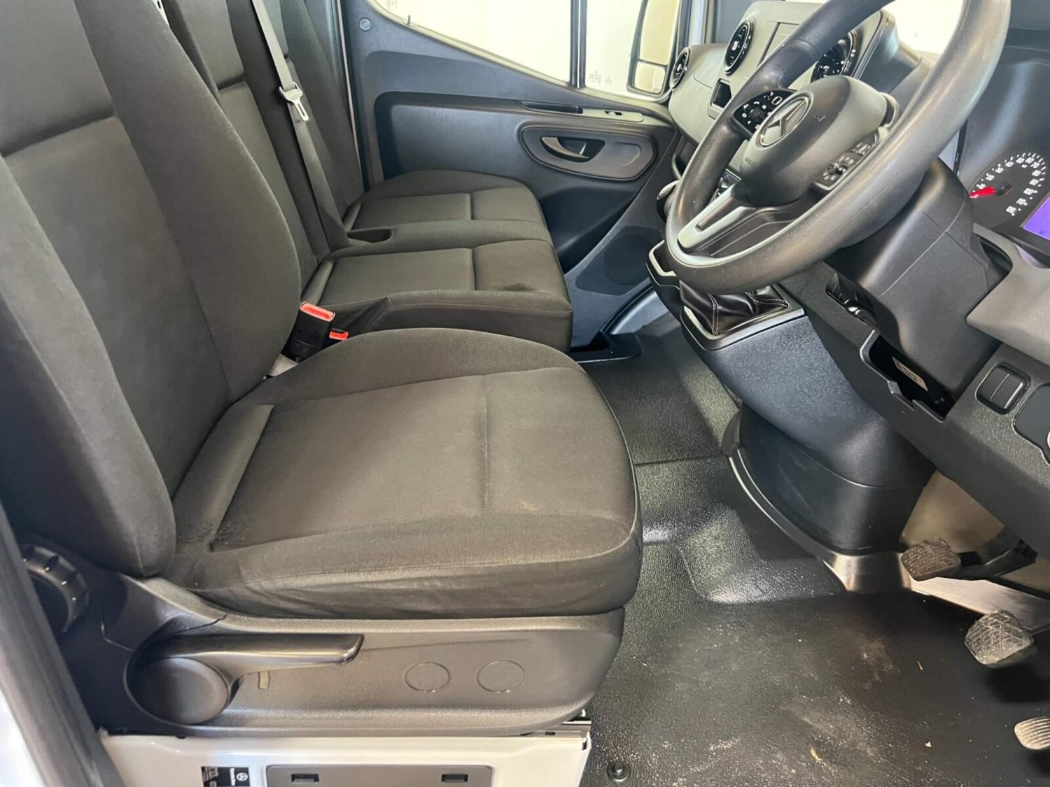 Mercedes-Benz Sprinter Listing Image