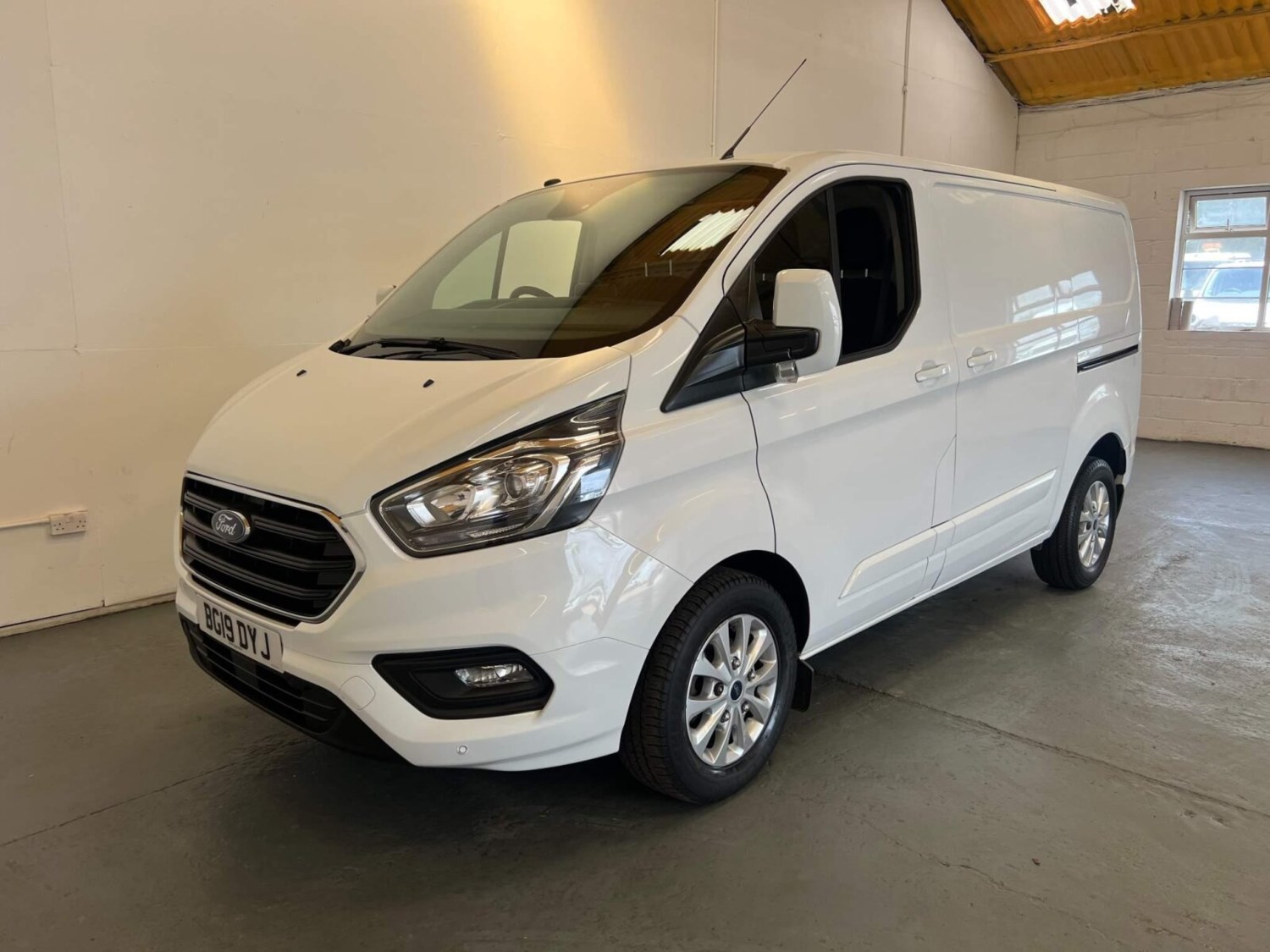 Ford Transit Custom Listing Image