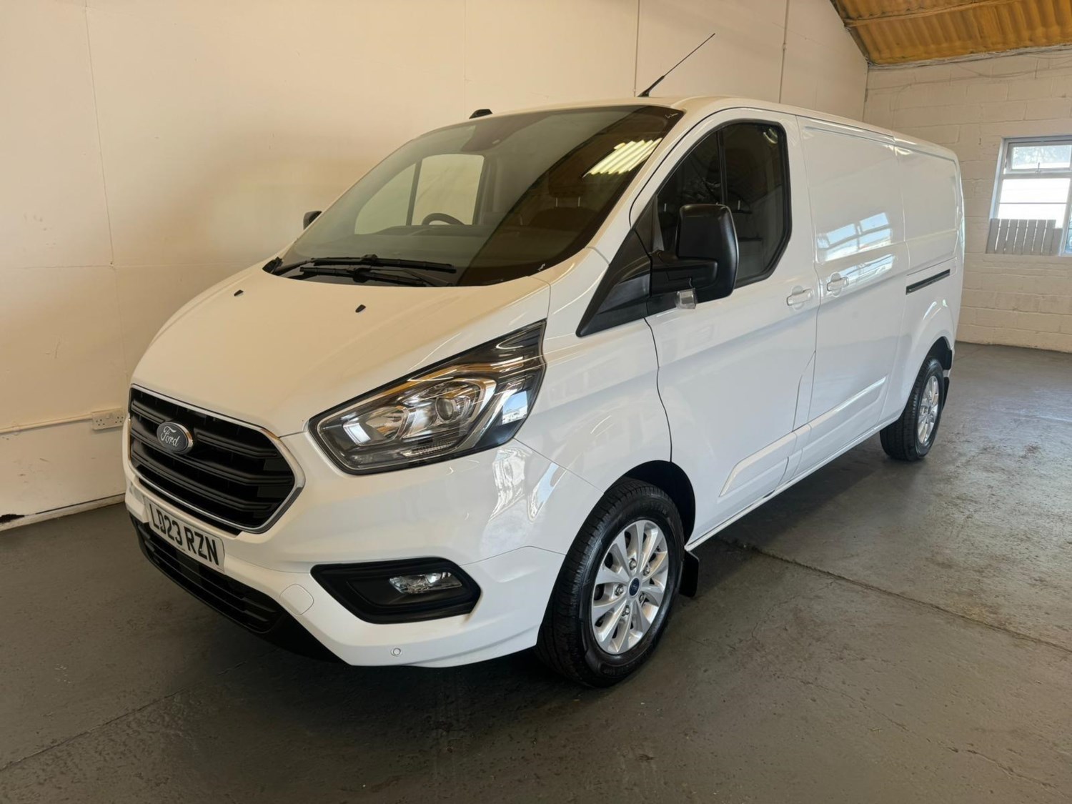 Ford Transit Custom Listing Image