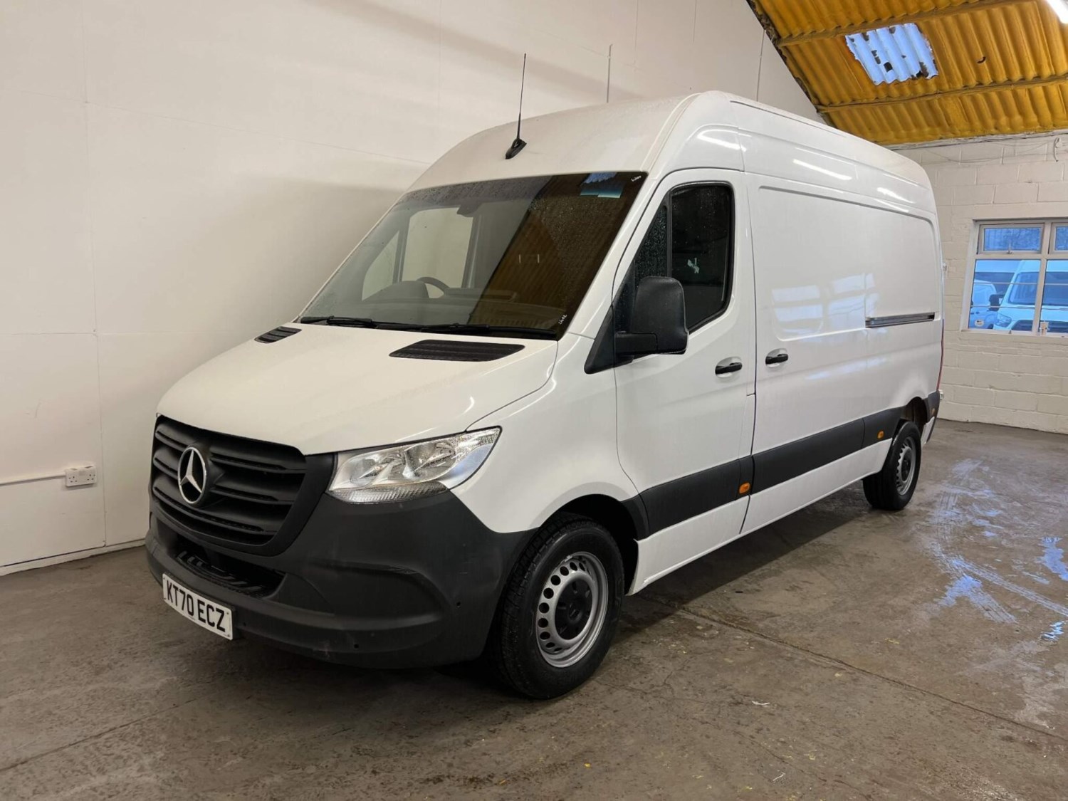 Mercedes-Benz Sprinter Listing Image