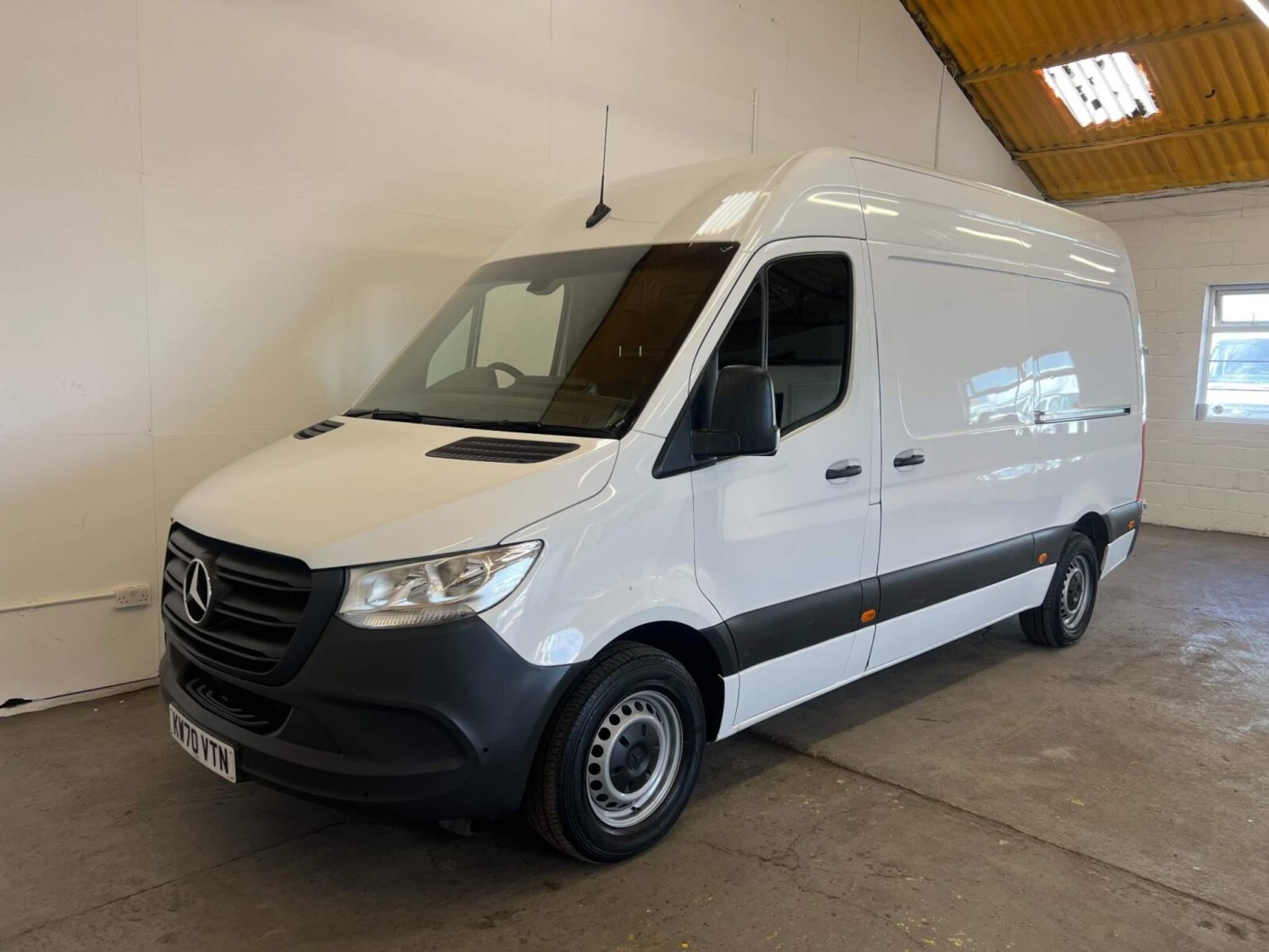 Mercedes-Benz Sprinter Listing Image