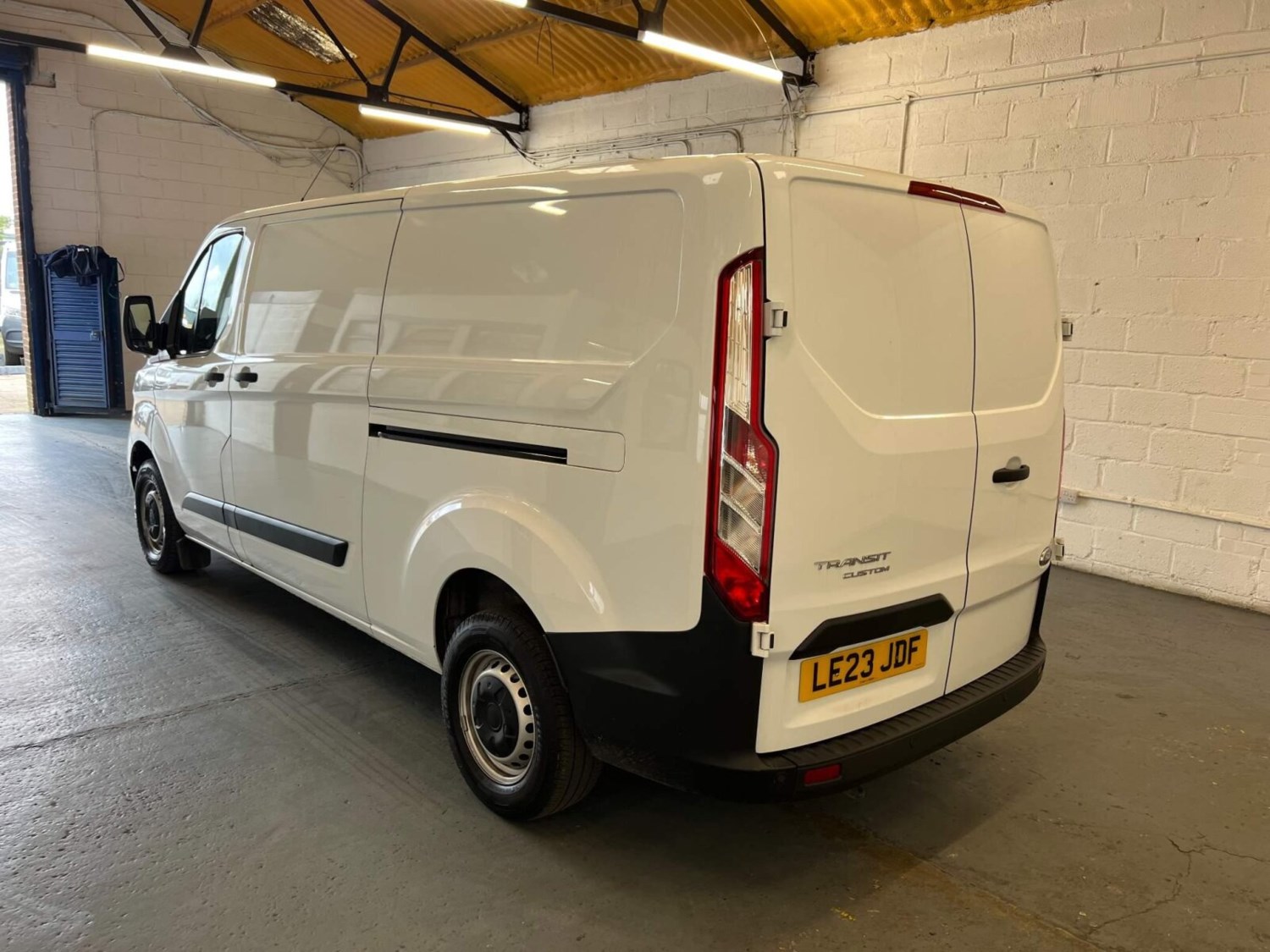 Ford Transit Custom Listing Image