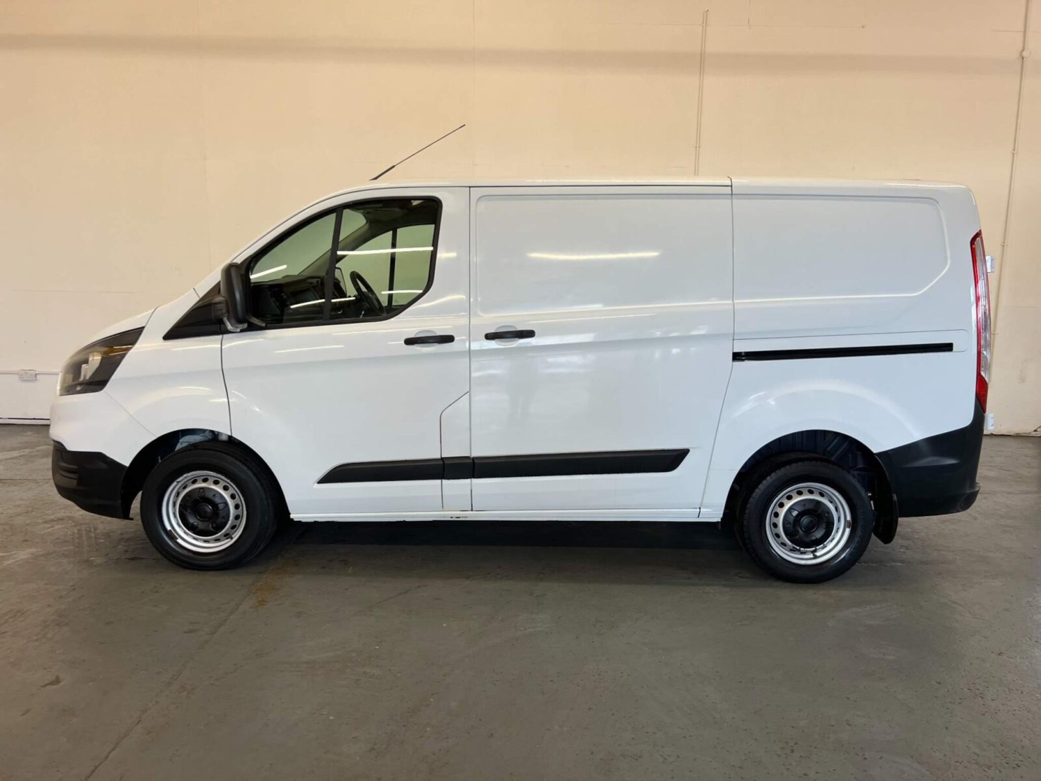 Ford Transit Custom Listing Image