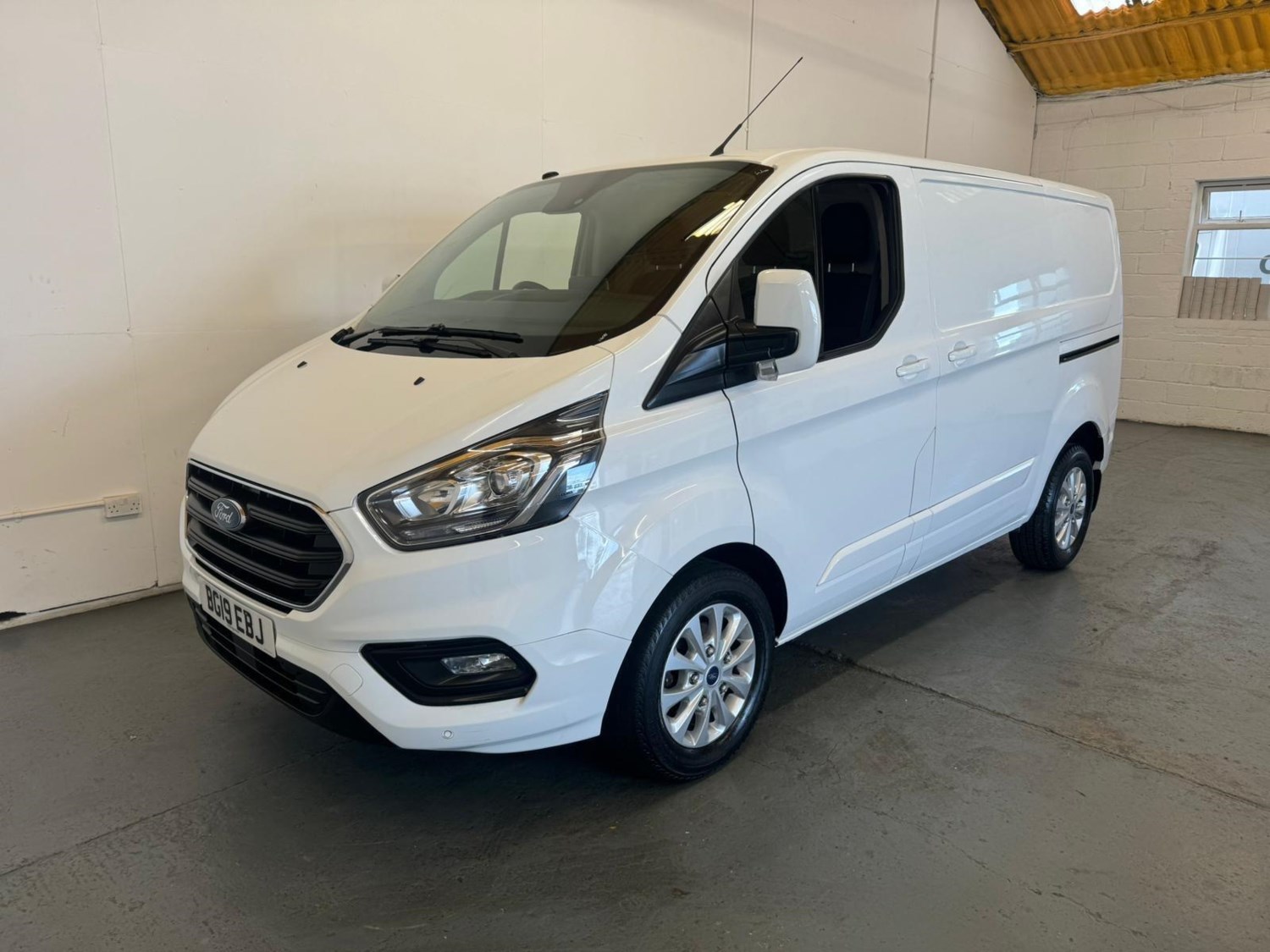 Ford Transit Custom Listing Image